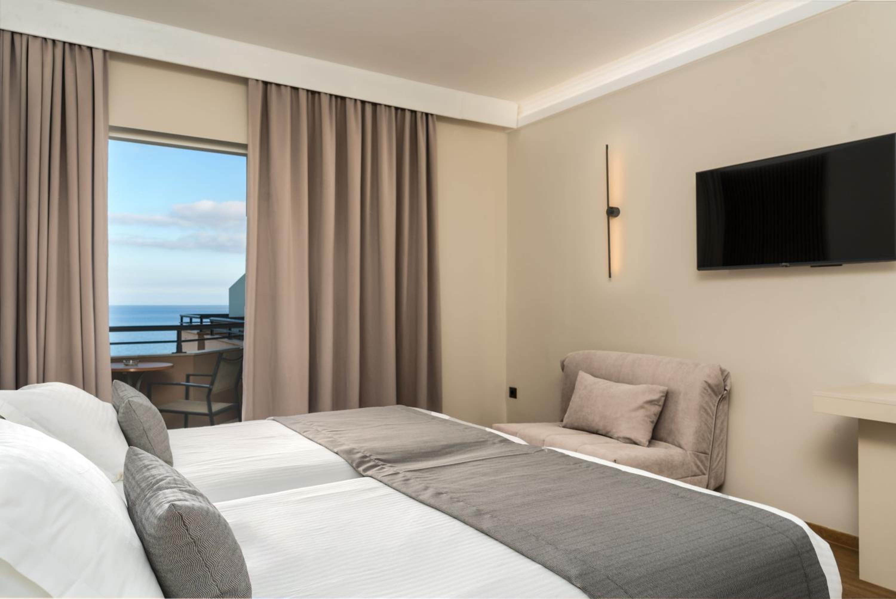 Twin Room with Sea View photo 1