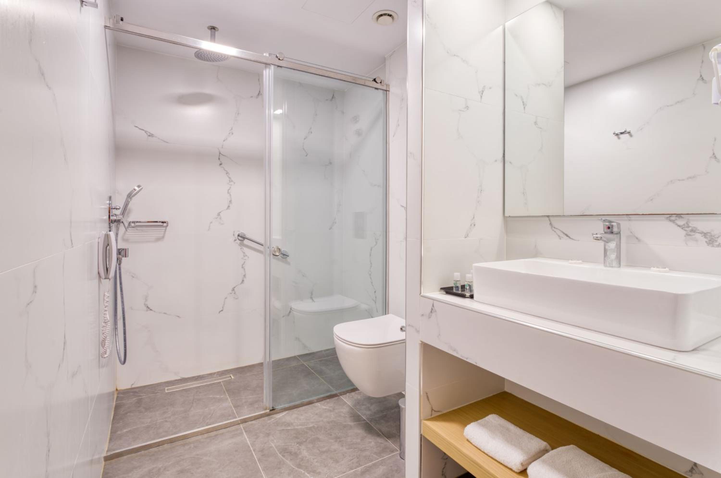 Double or Twin Room with Mountain View photo 2