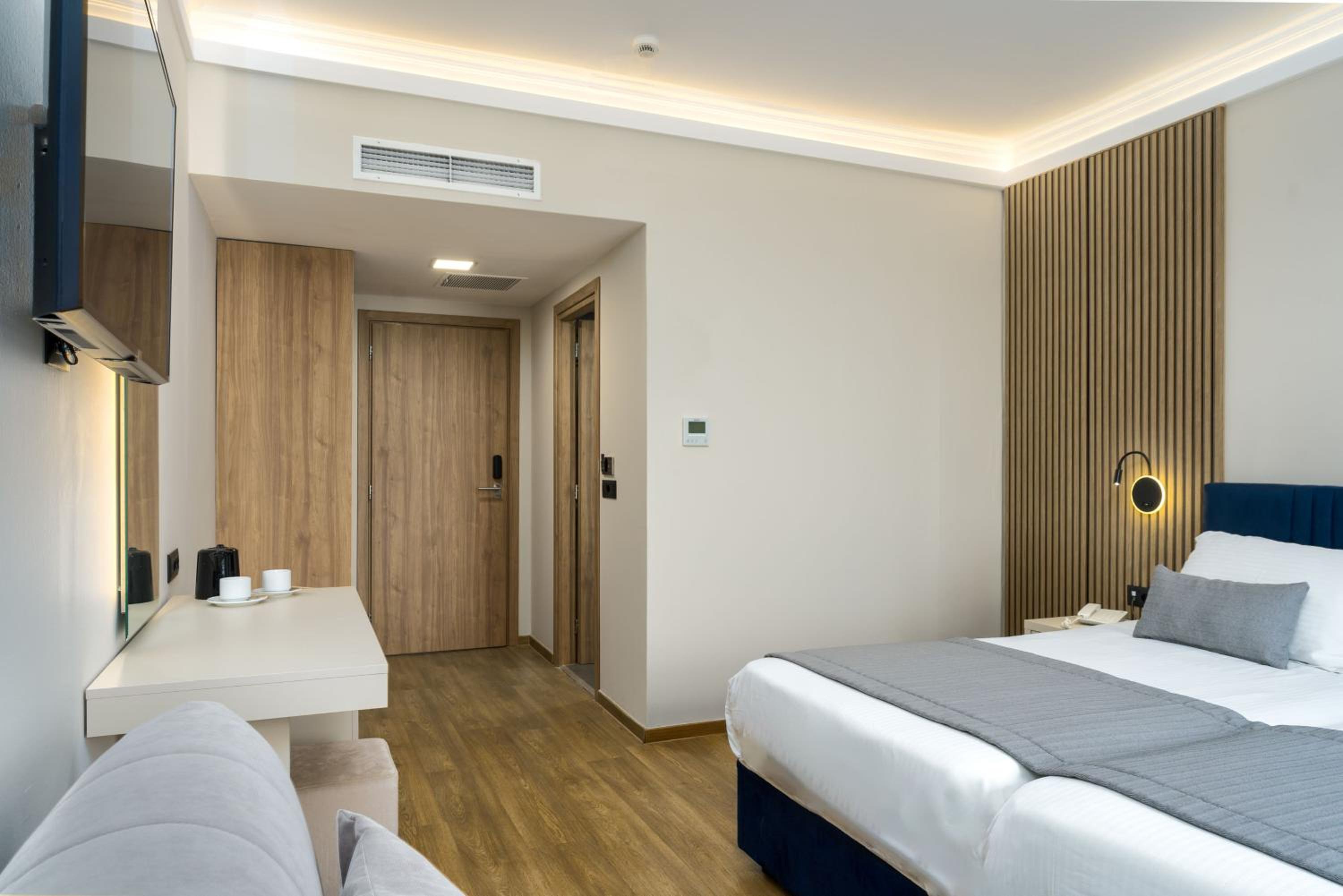 Double or Twin Room with Mountain View