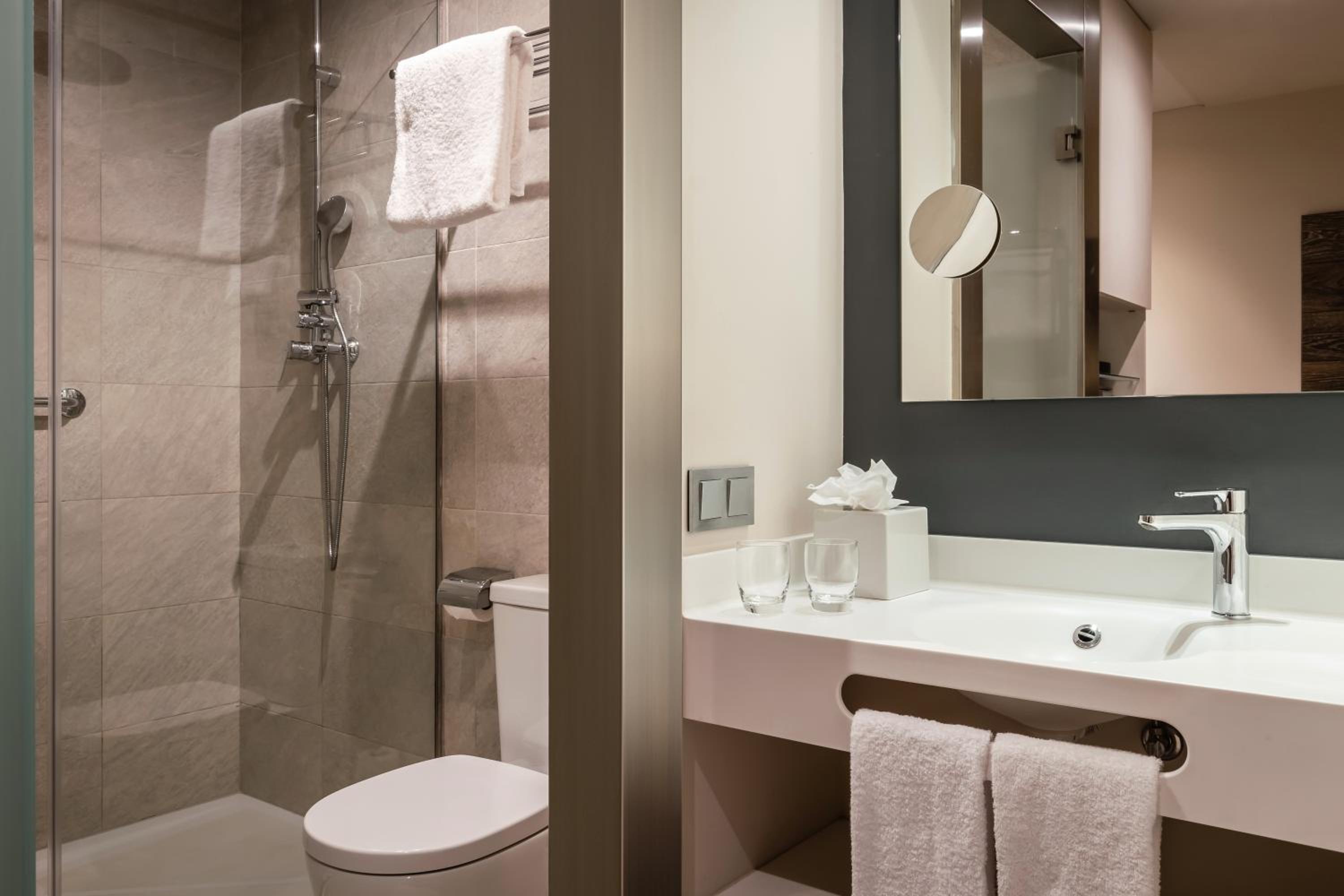 Double or Twin Room with Terrace thumbnail 5