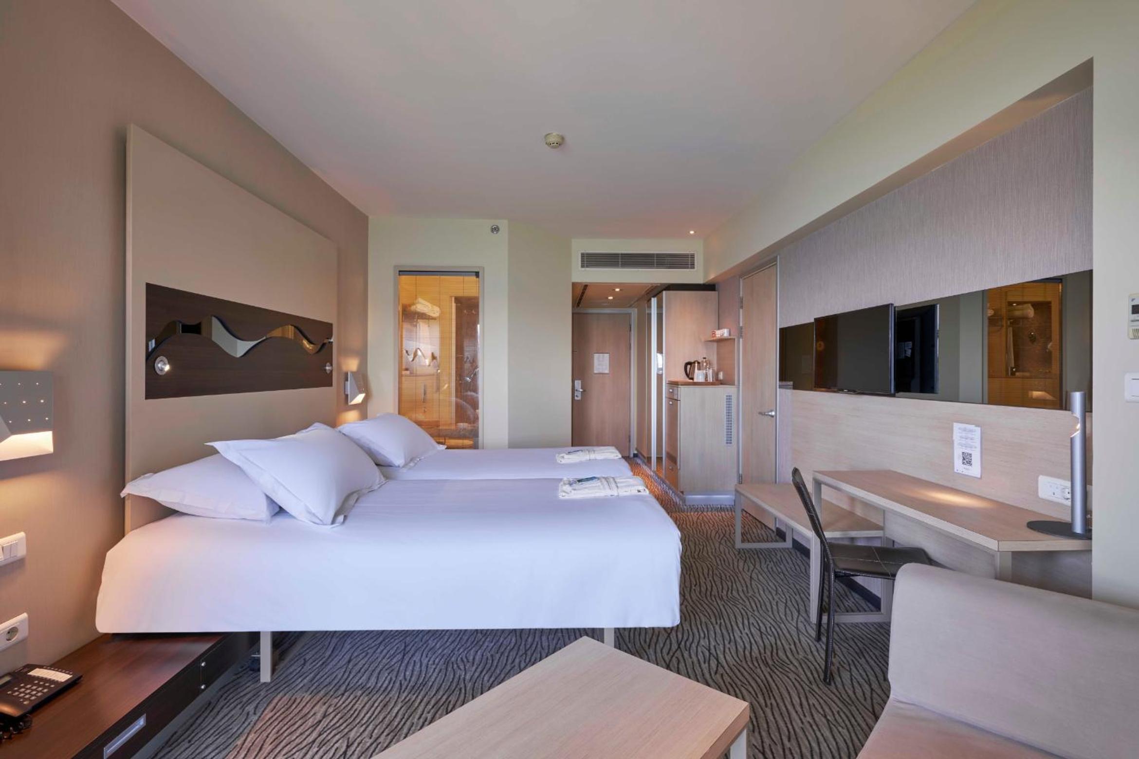 Superior Double or Twin Room - Photo 8