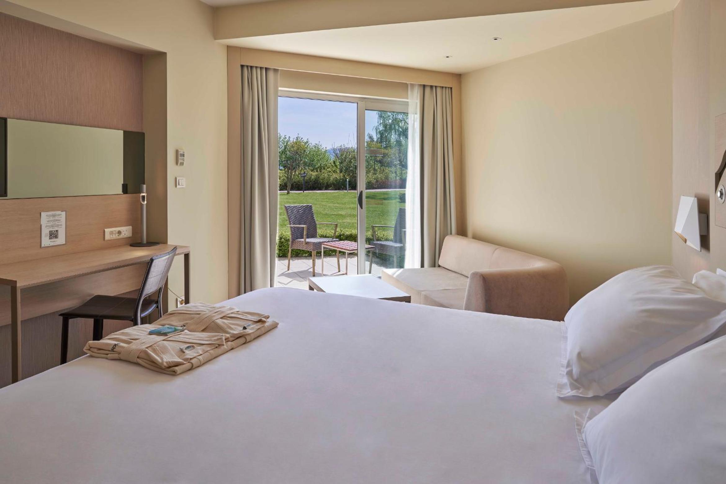 Superior Double or Twin Room - Photo 6