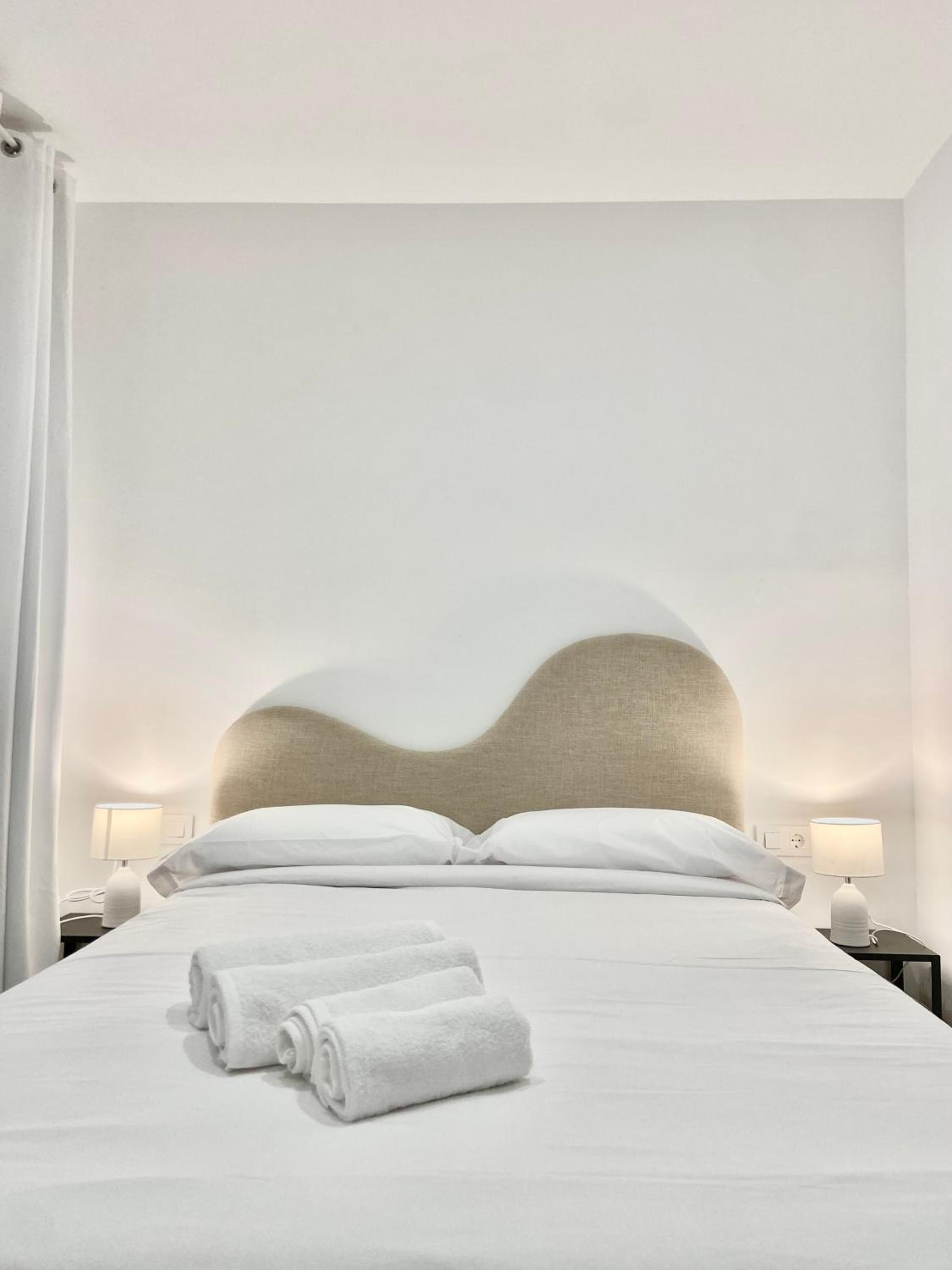 Apartamento de lujo de dos habitaciones con balcón