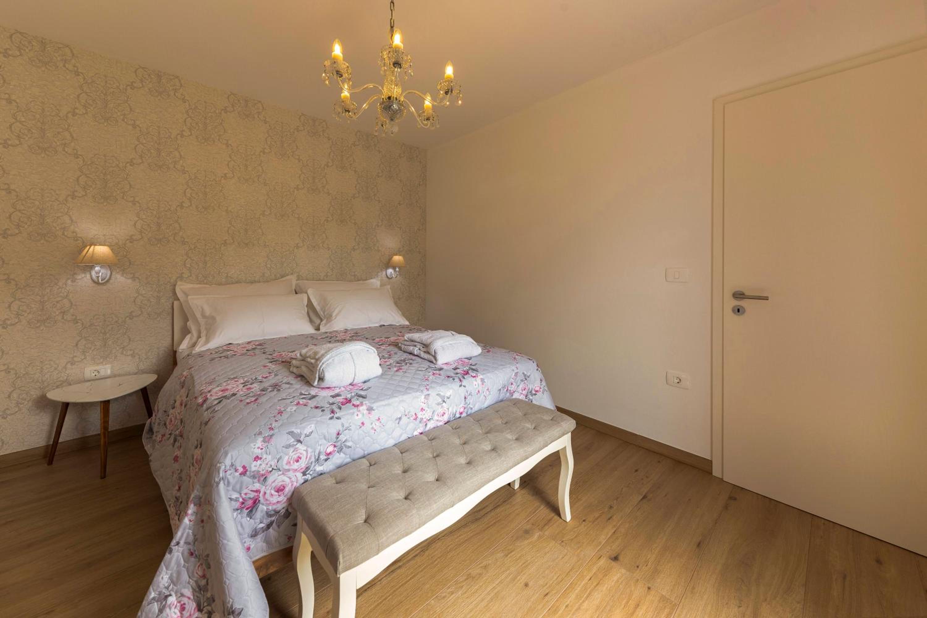 One-Bedroom Apartment with Terrace and Spa Bath