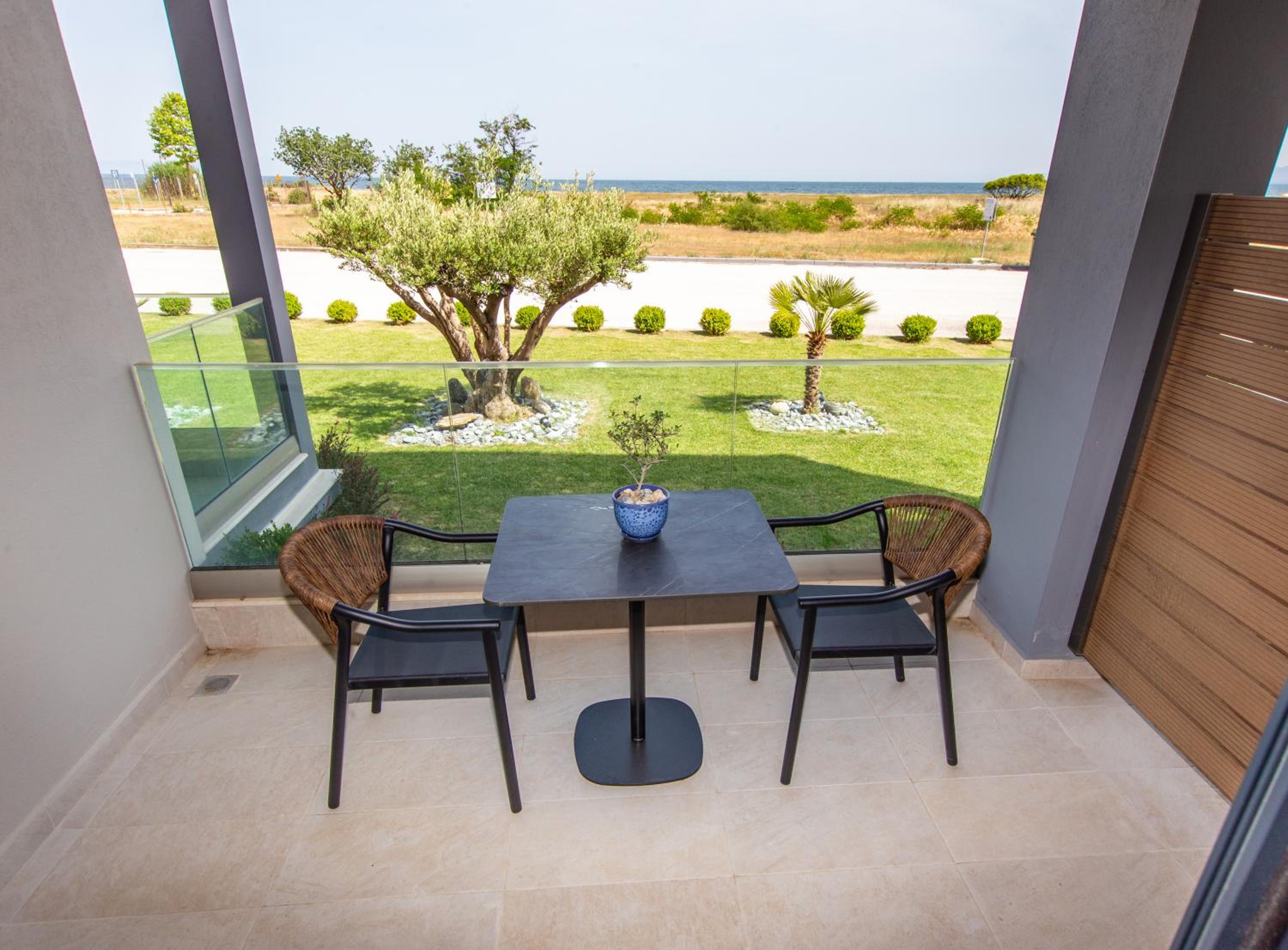 Deluxe Triple Room with Sea View photo 2