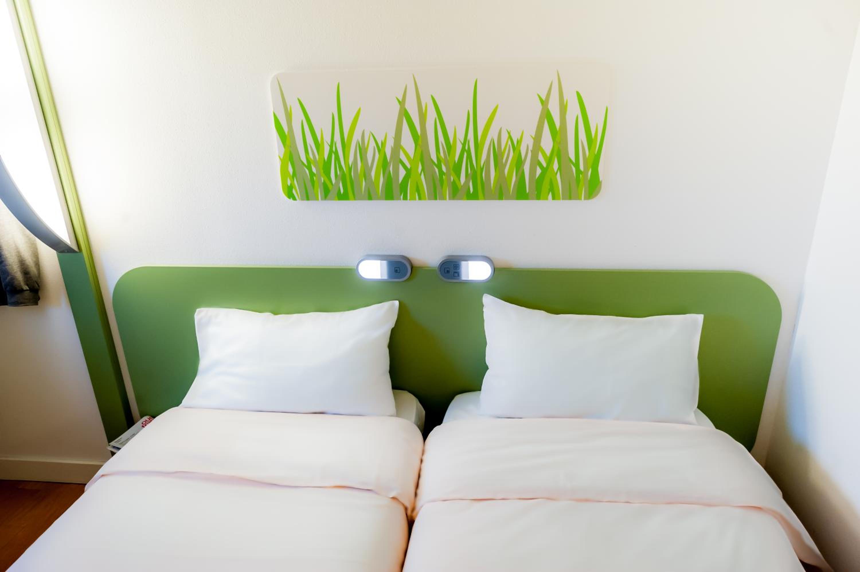 Twin Room - Photo 8
