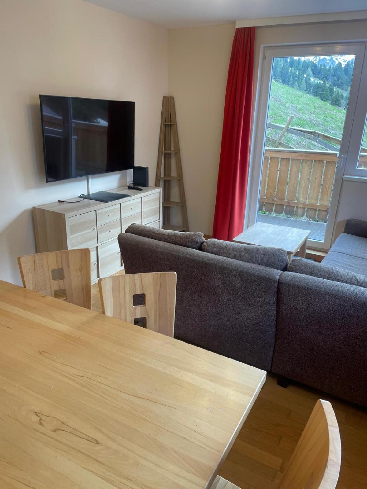Three-Bedroom Apartment with Mountain View photo 1