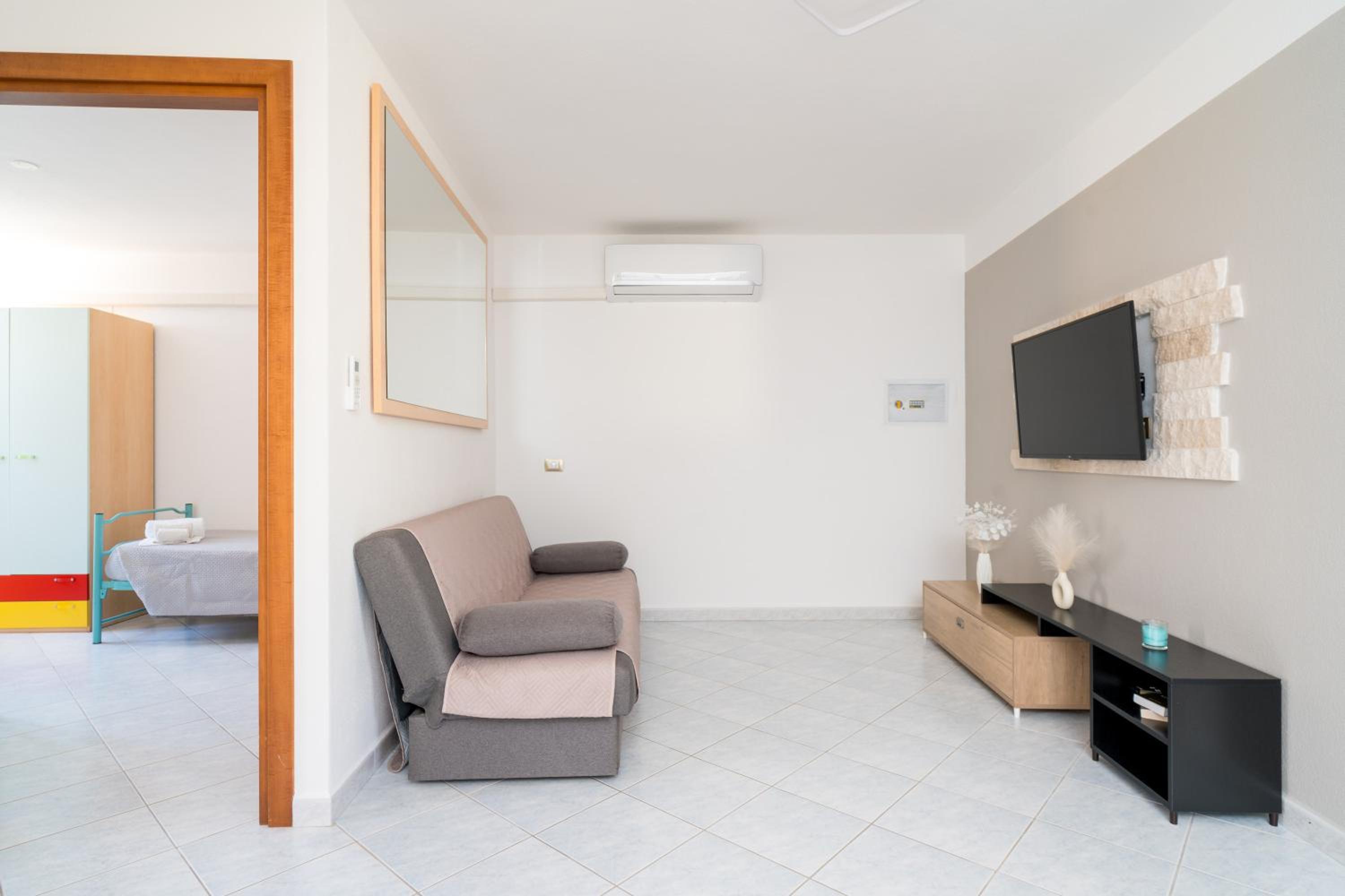 Two-Bedroom Deluxe Apartment with Garden View