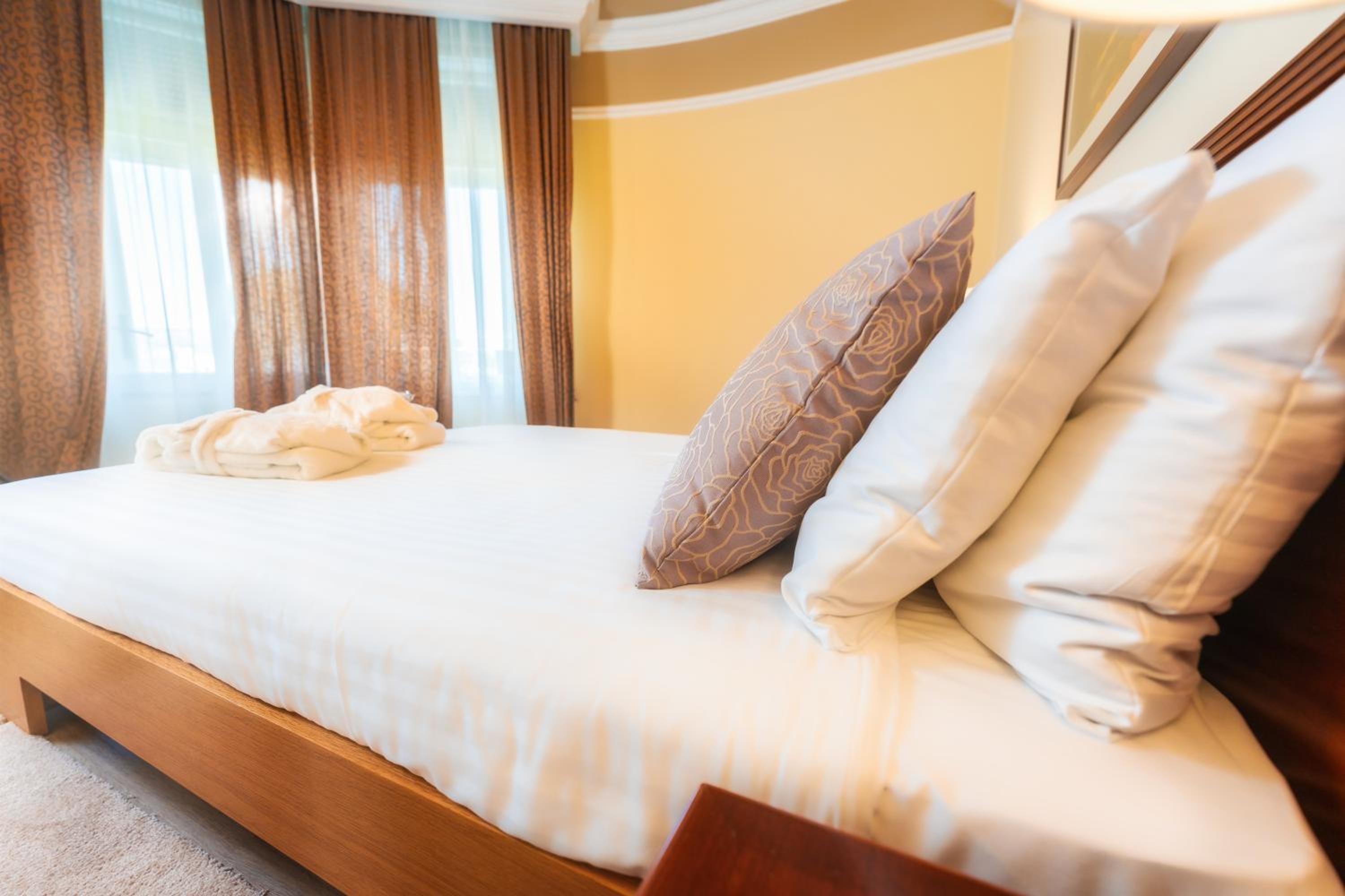 Junior Suite with Garden View - Photo 21