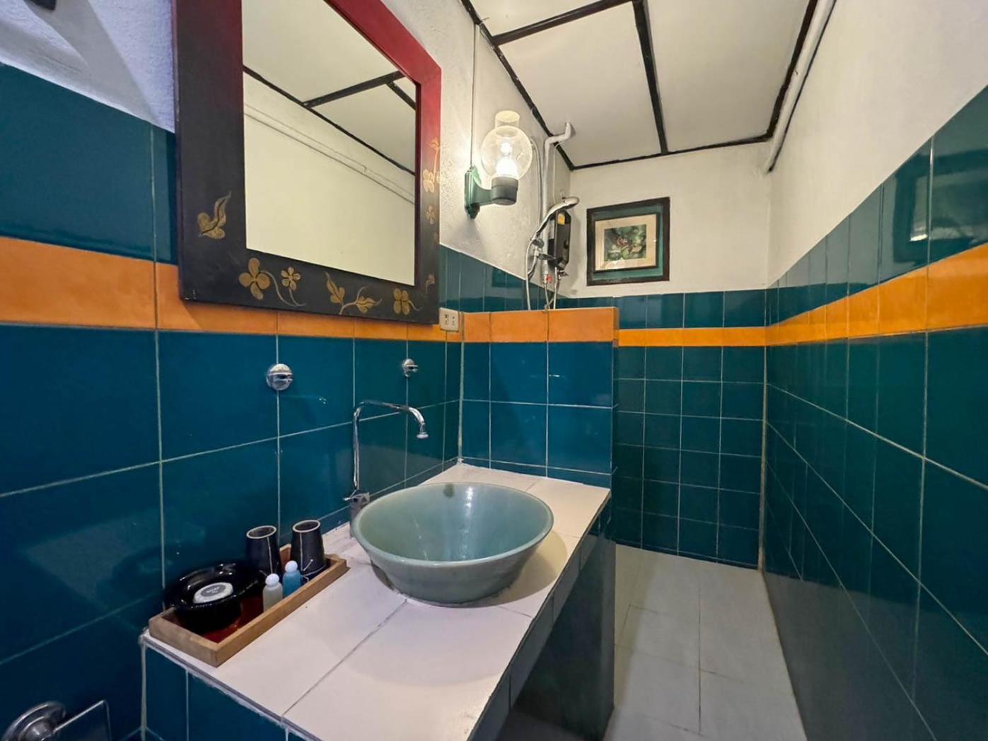 Standard Twin Room - Photo 12