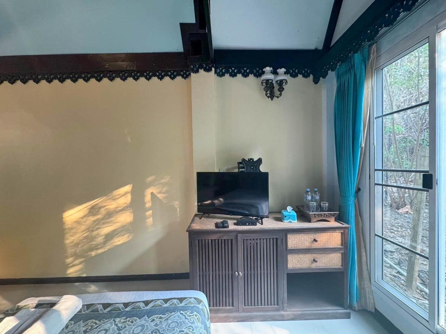 Standard Twin Room - Photo 7