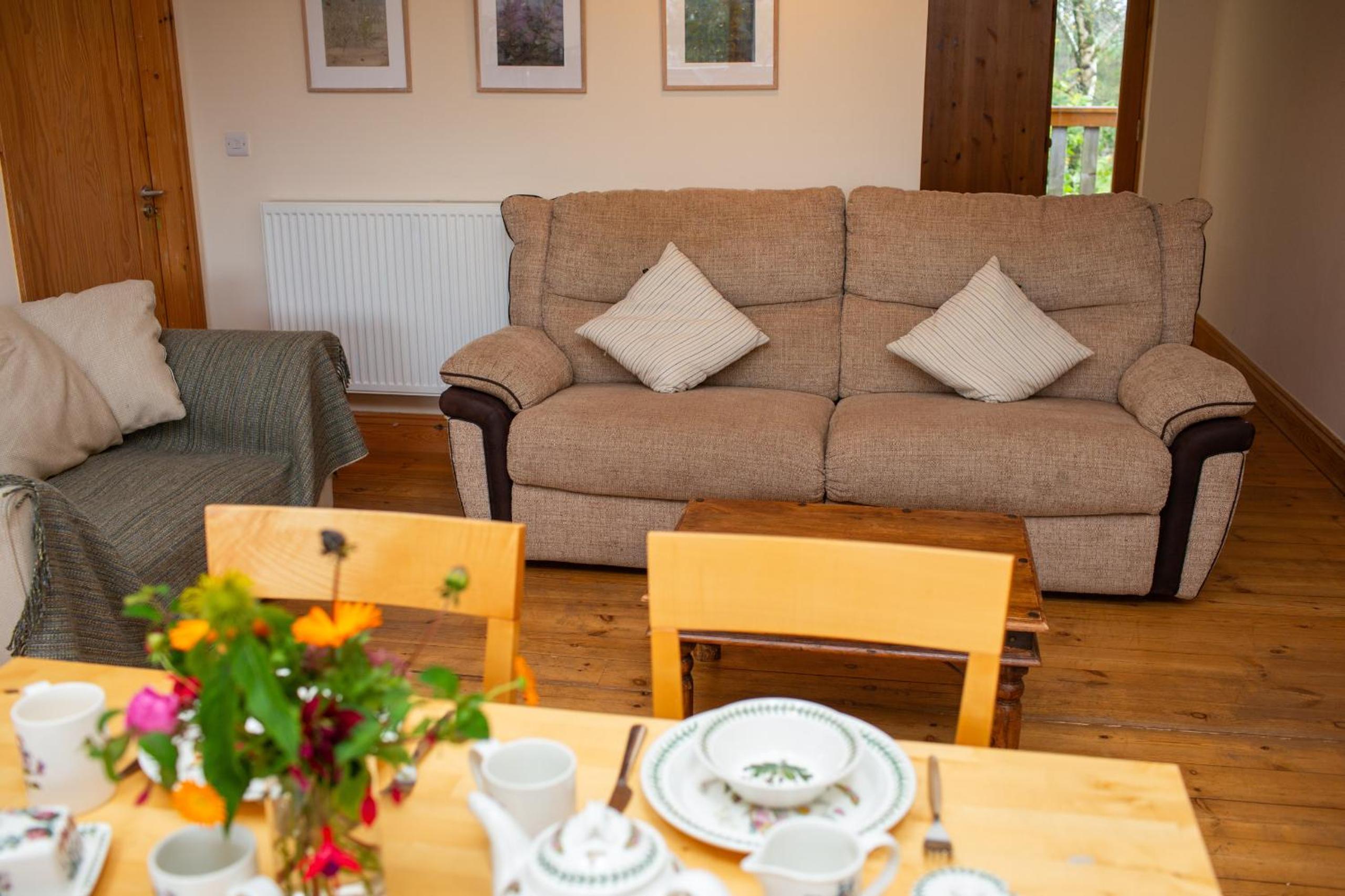 Six-Bedroom House photo 3