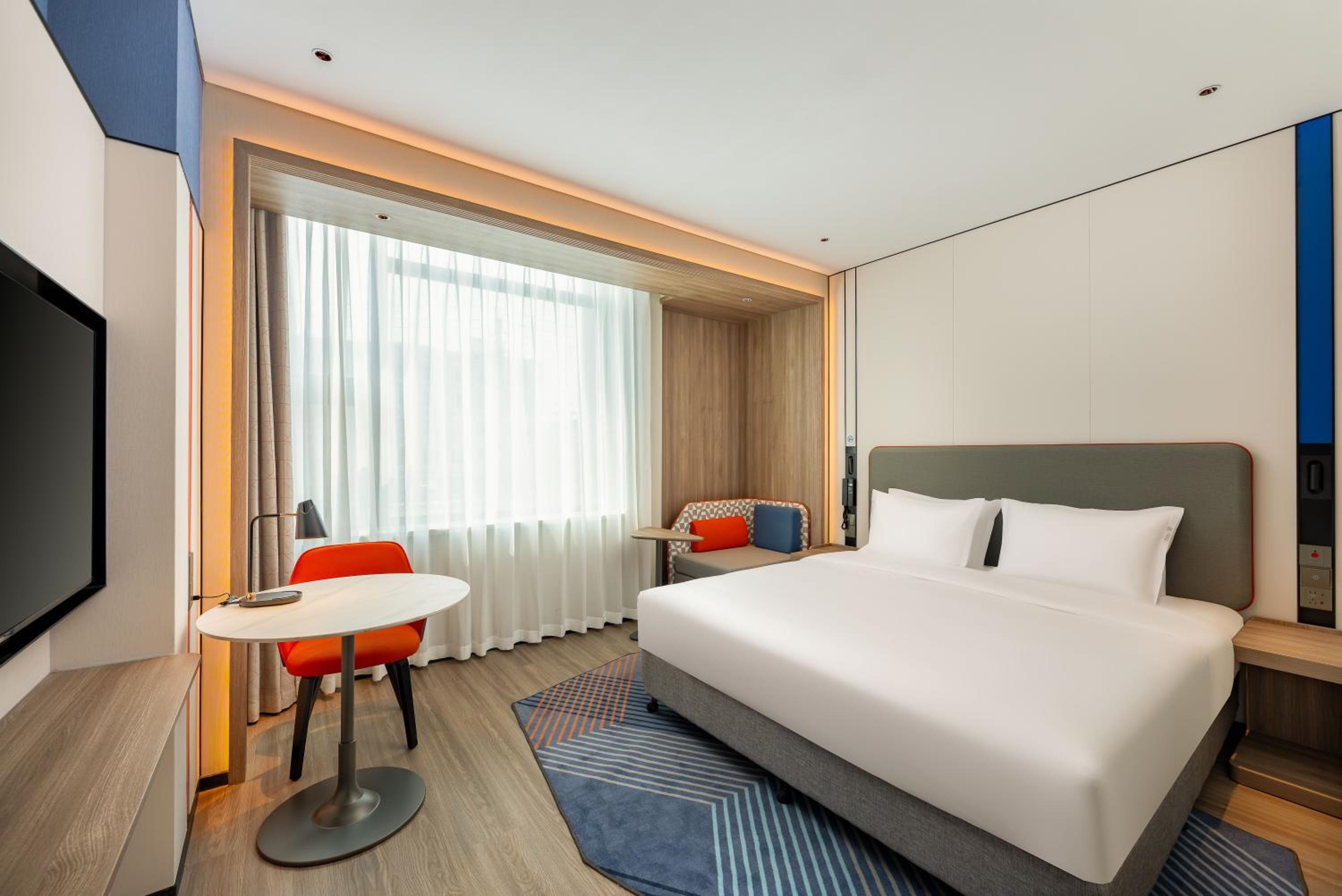 Standard King Room with Extra Floor Space photo 3