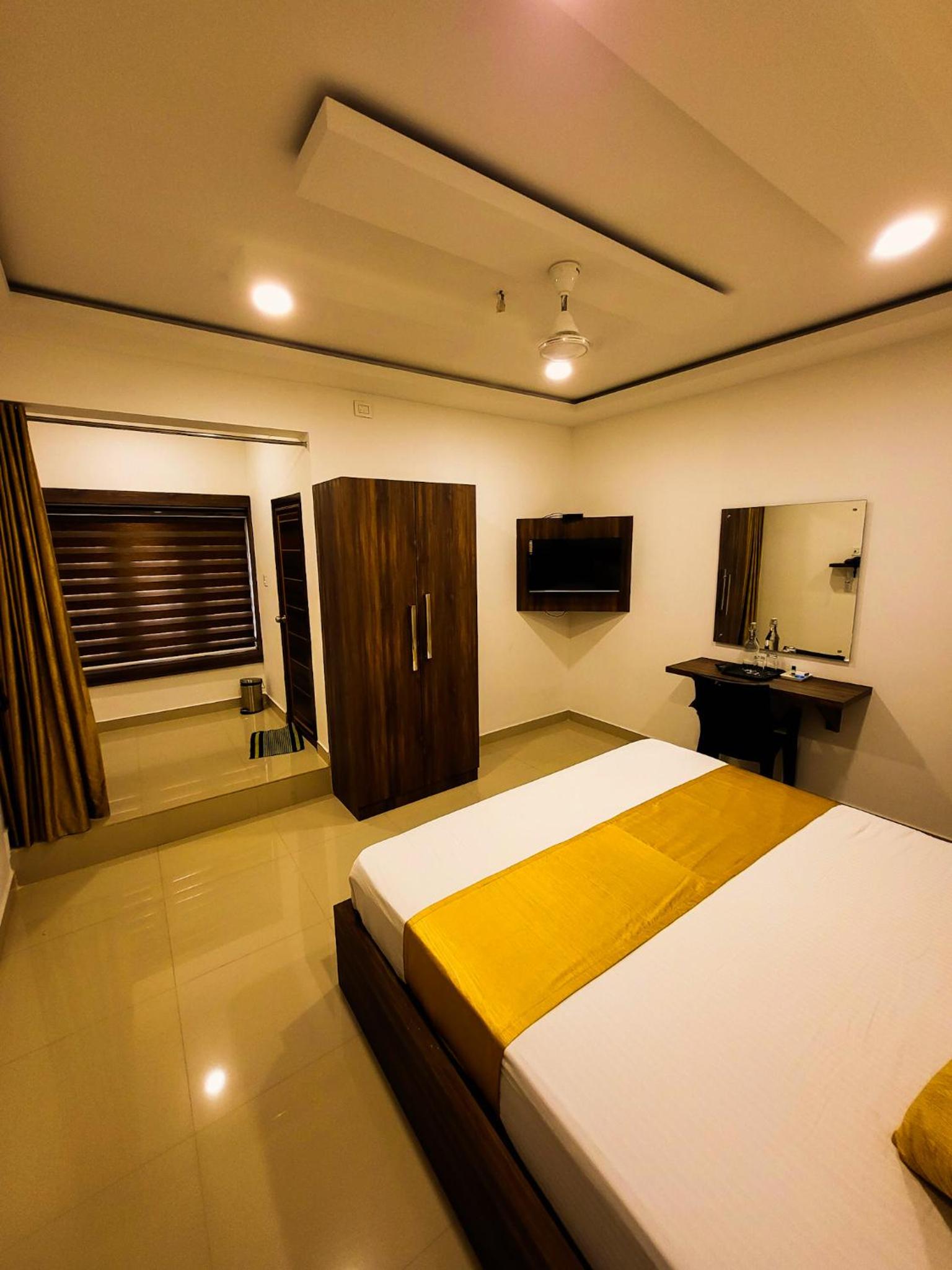 Deluxe Double Room (2 Adults + 1 Child) photo 3