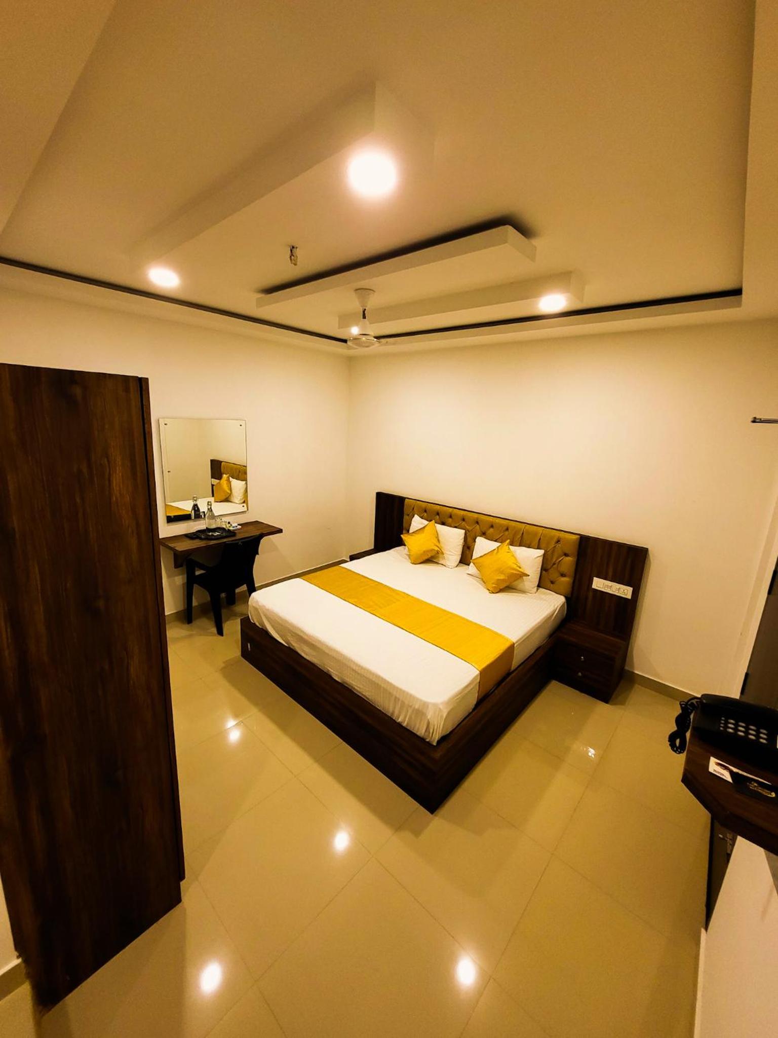 Deluxe Double Room (2 Adults + 1 Child)