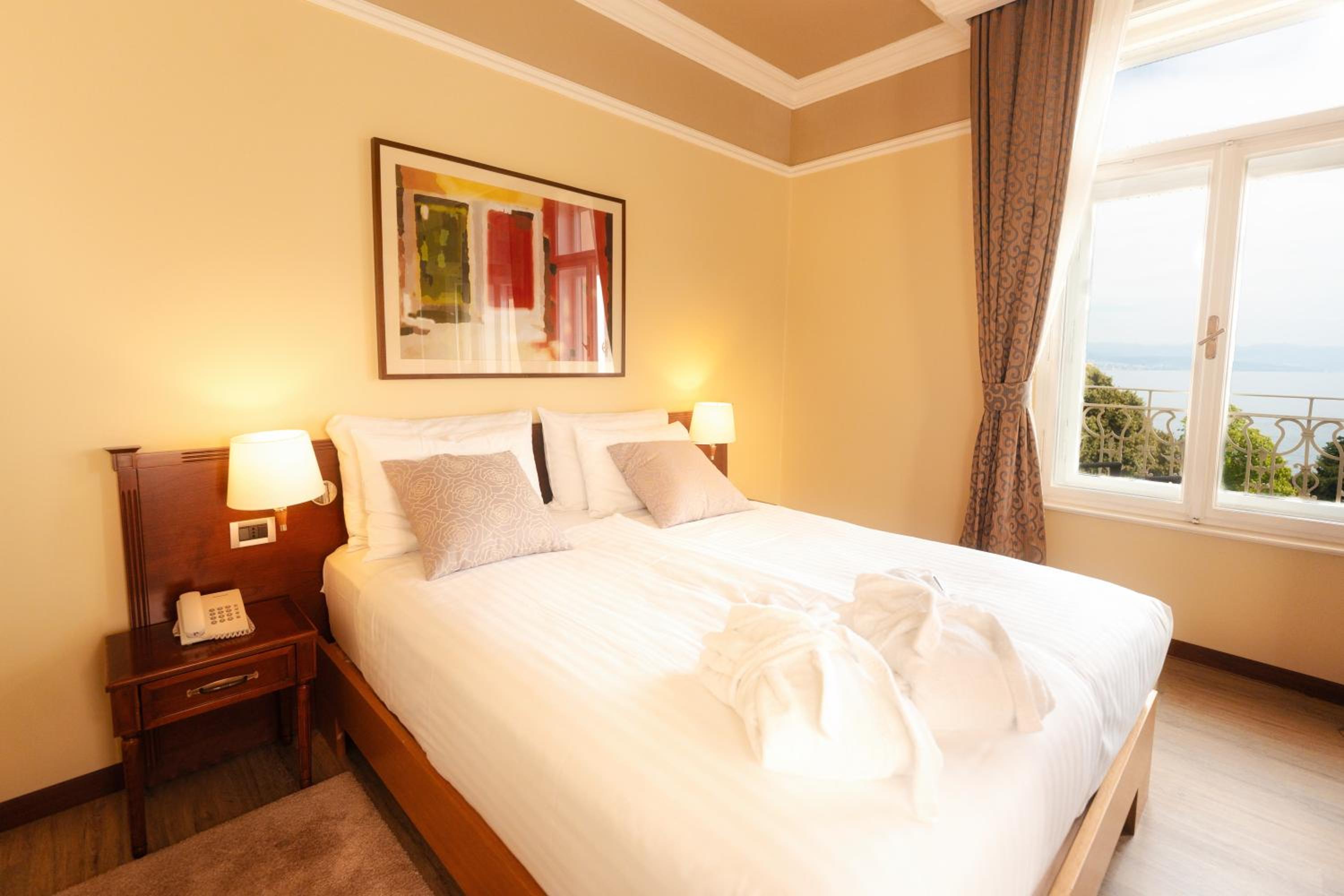 Standard Twin Room - Photo 22