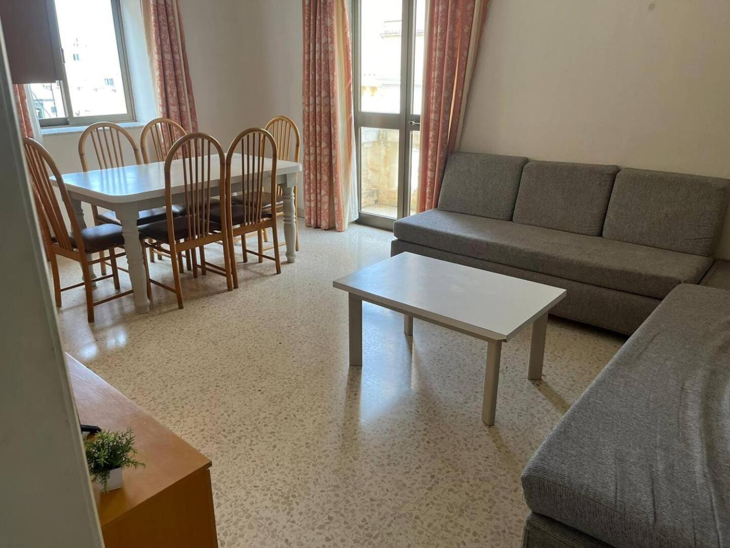 Deluxe Family Room photo 1