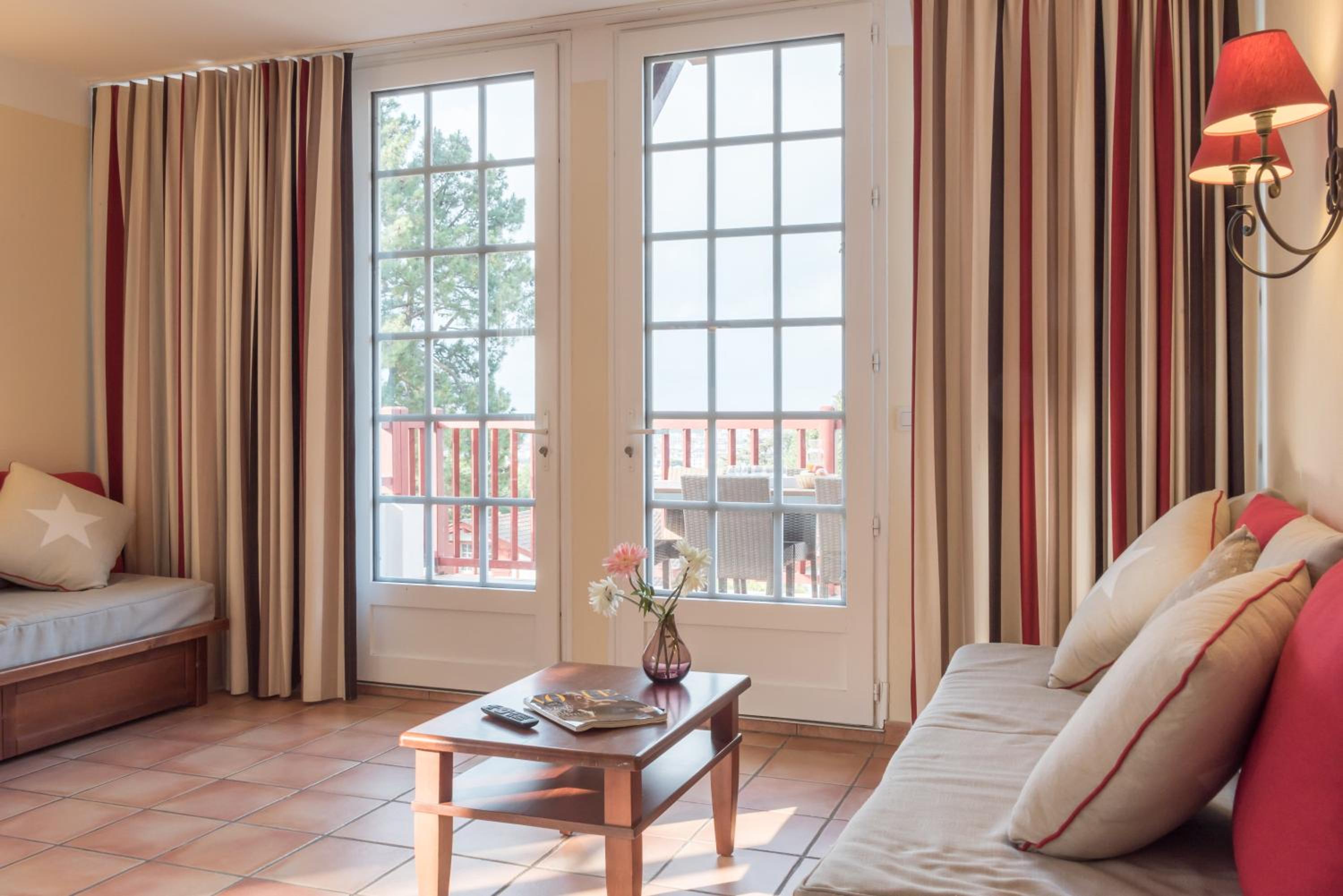 Superior Two-Bedroom Apartment with Terrace (7 People) - Open View photo 2