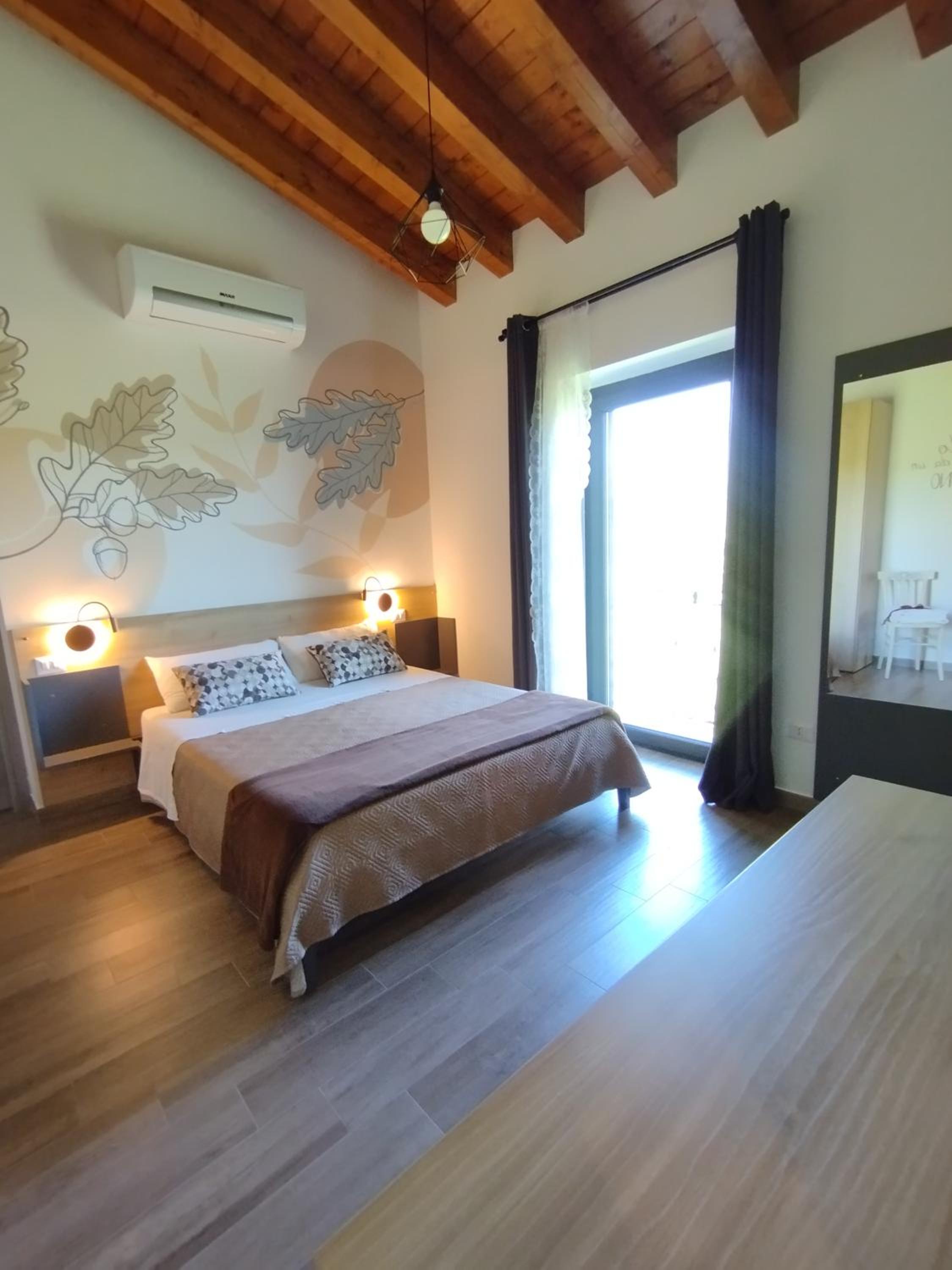 Large Double Room photo 3