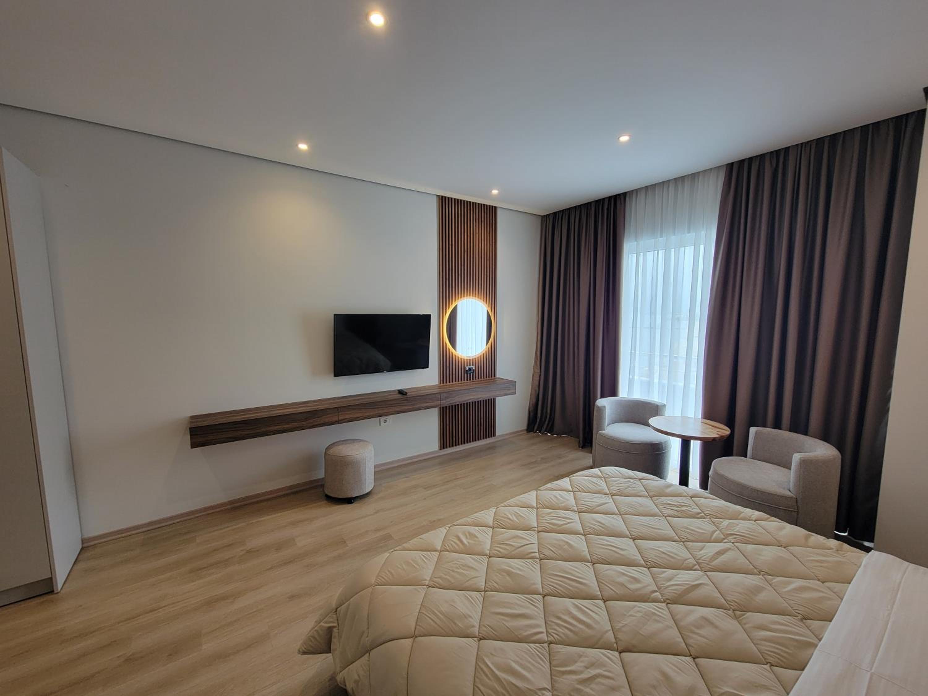 Deluxe Double Room with Balcony photo 2