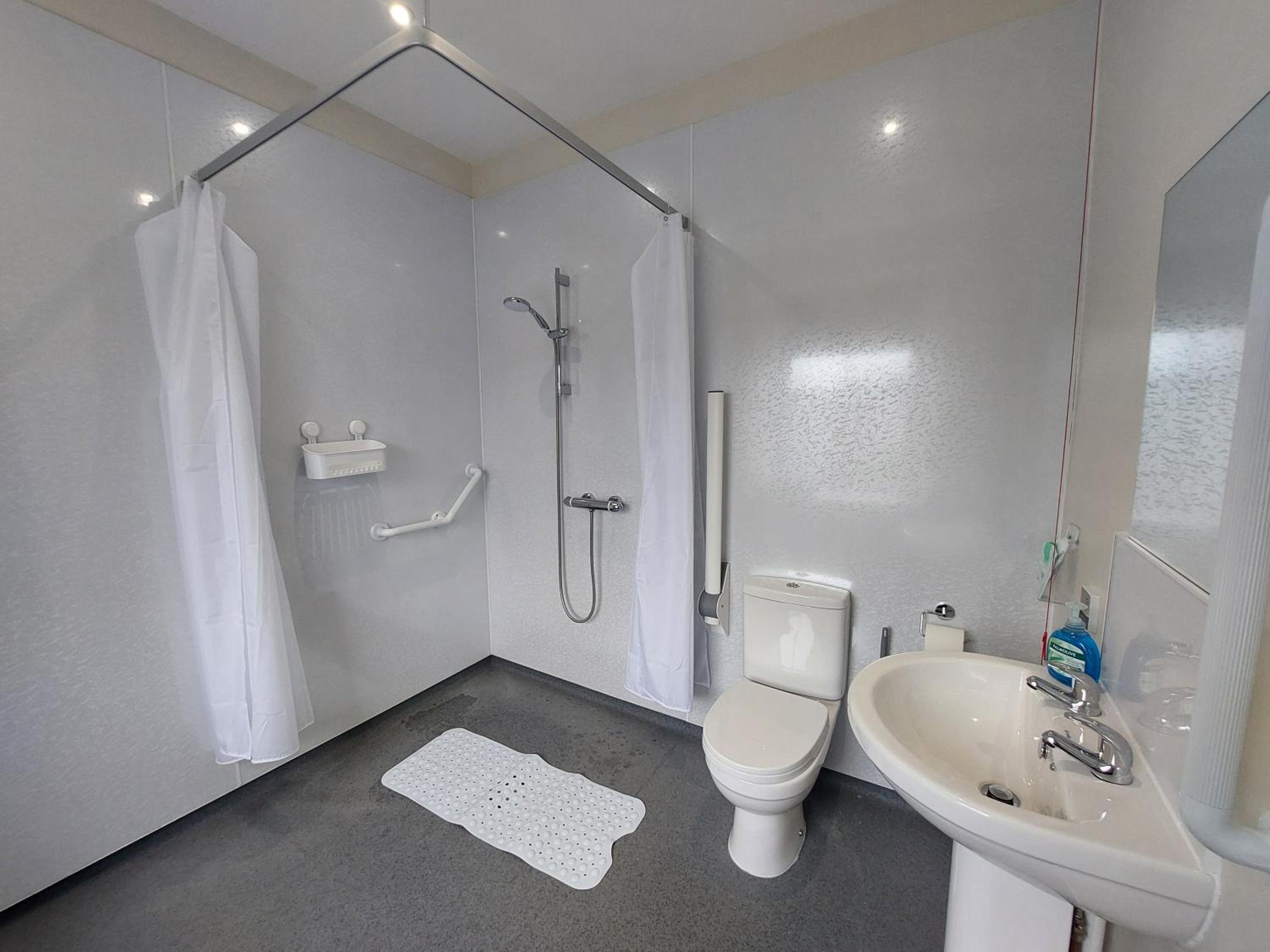 Premium Quadruple Room - Photo 3