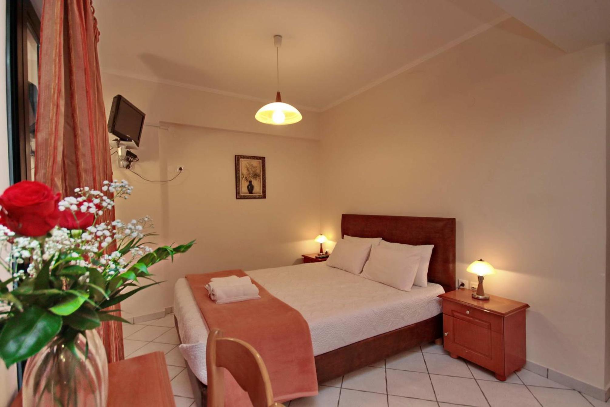 Deluxe Double Room with Side Sea View