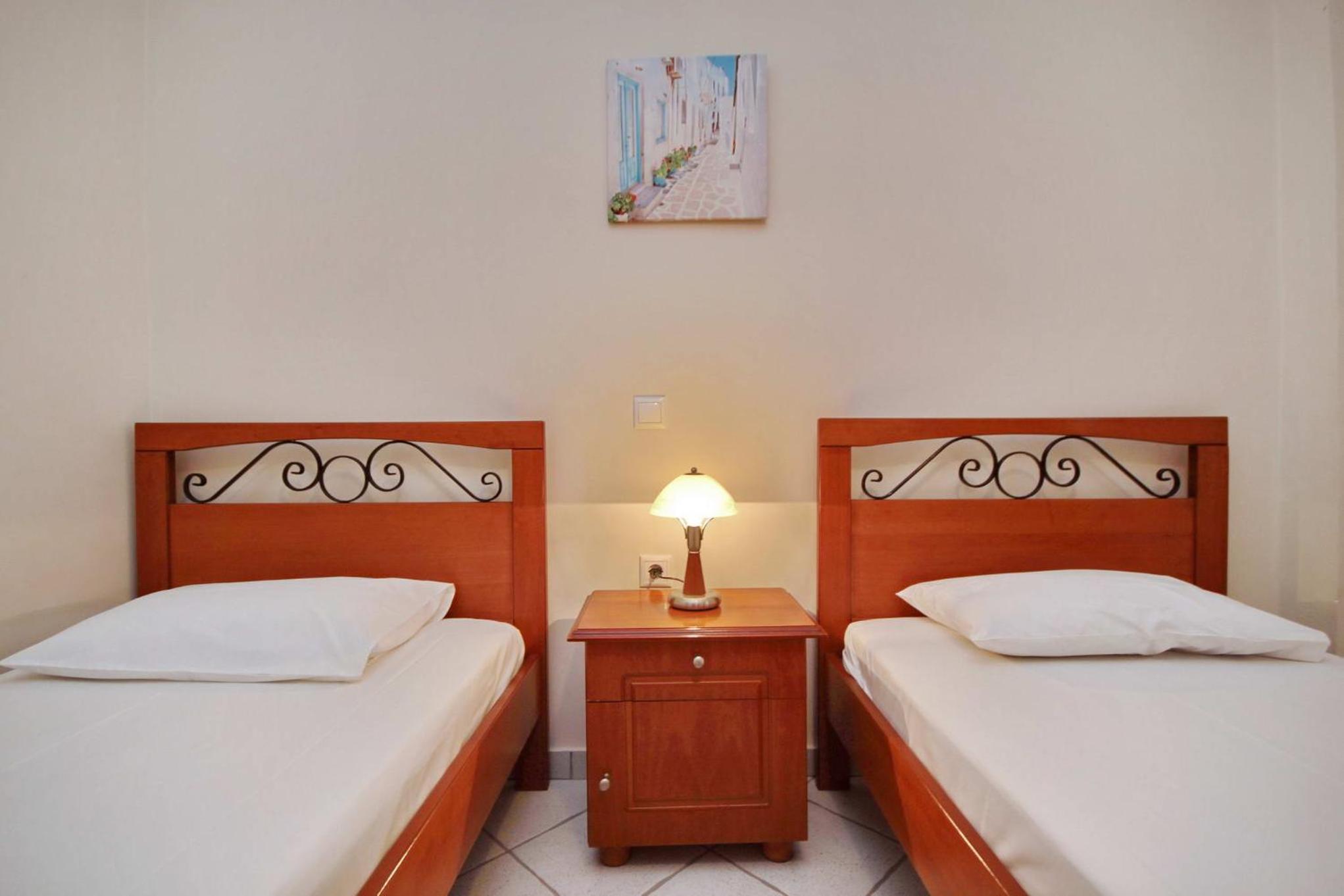 Basic Triple Room photo 2