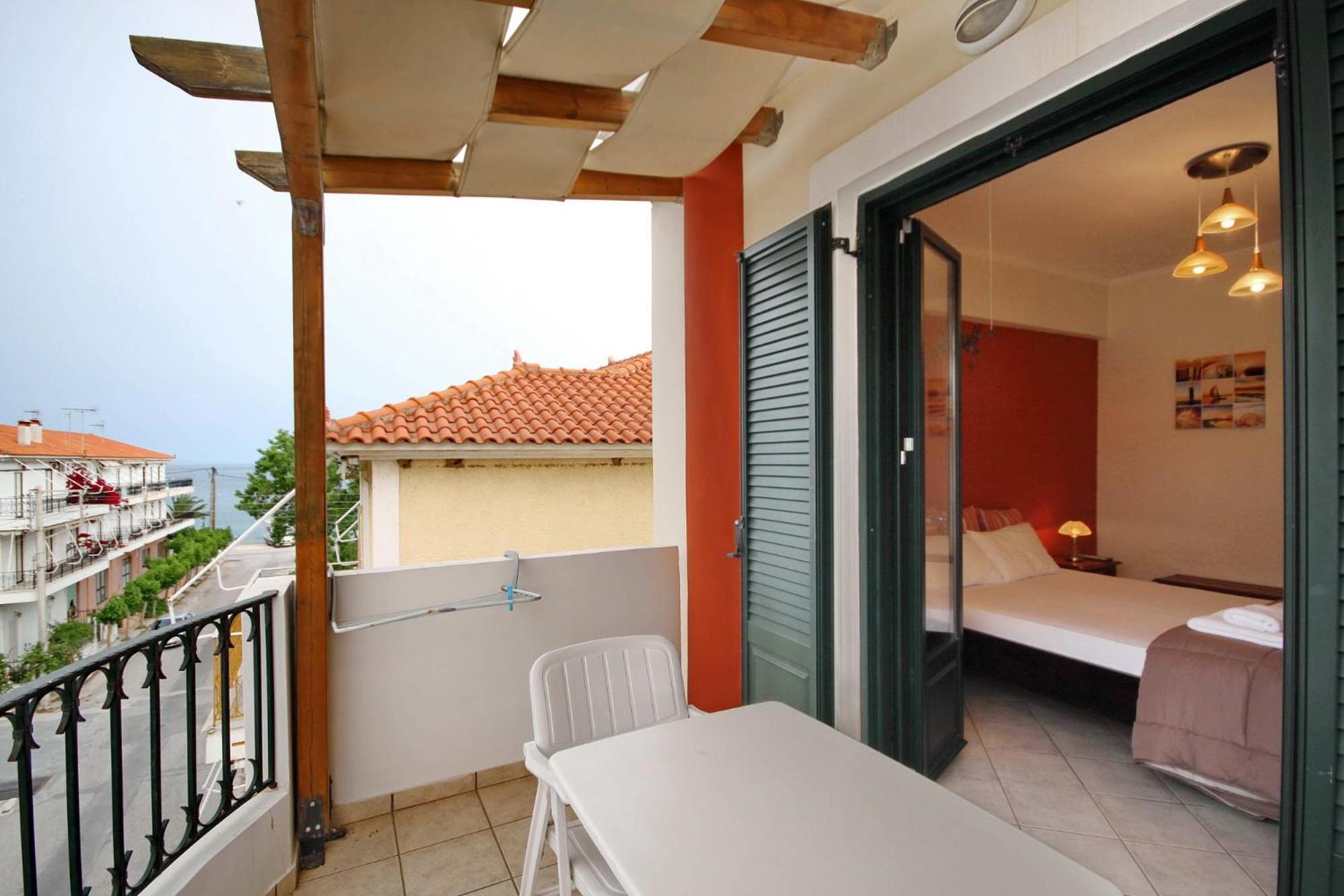 Deluxe Double Room with Side Sea View photo 3