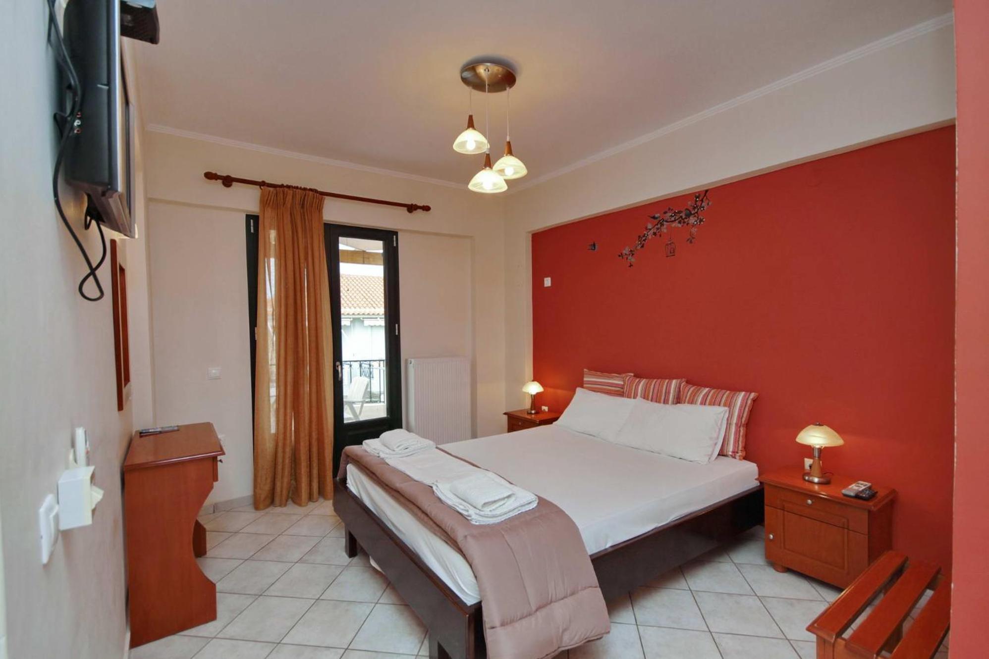 Deluxe Double Room with Side Sea View photo 2