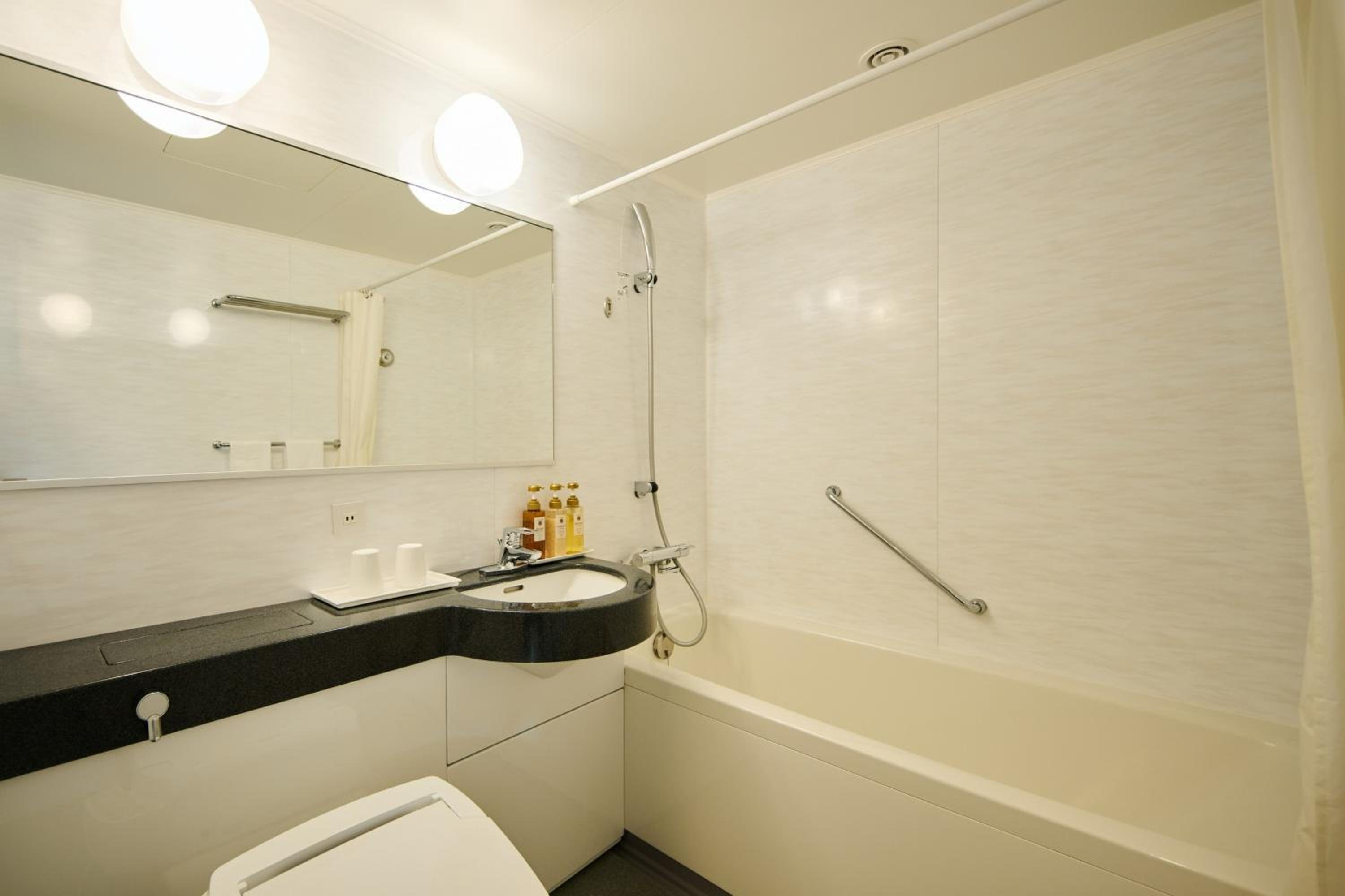 Economy Twin Room photo 2