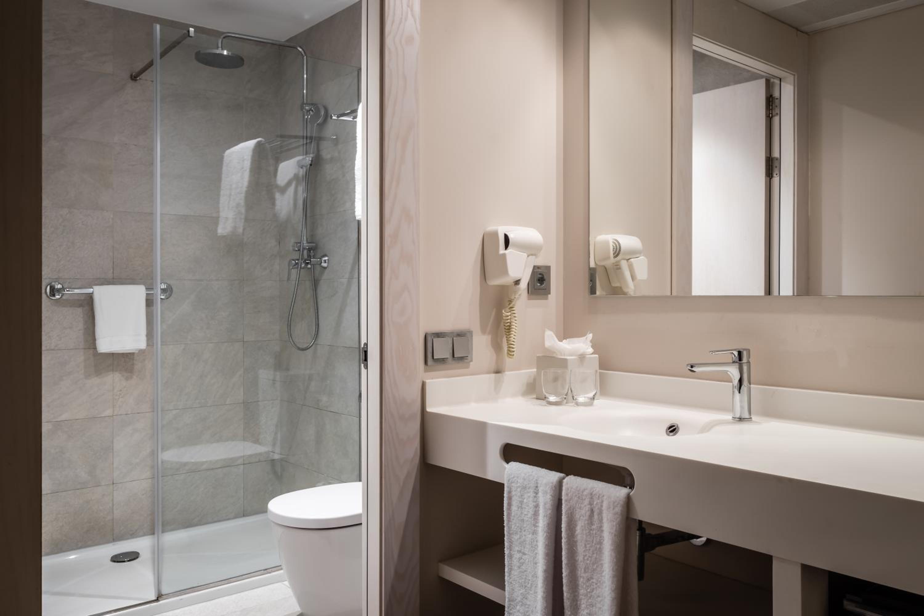 Suite with Spa Bath thumbnail 6