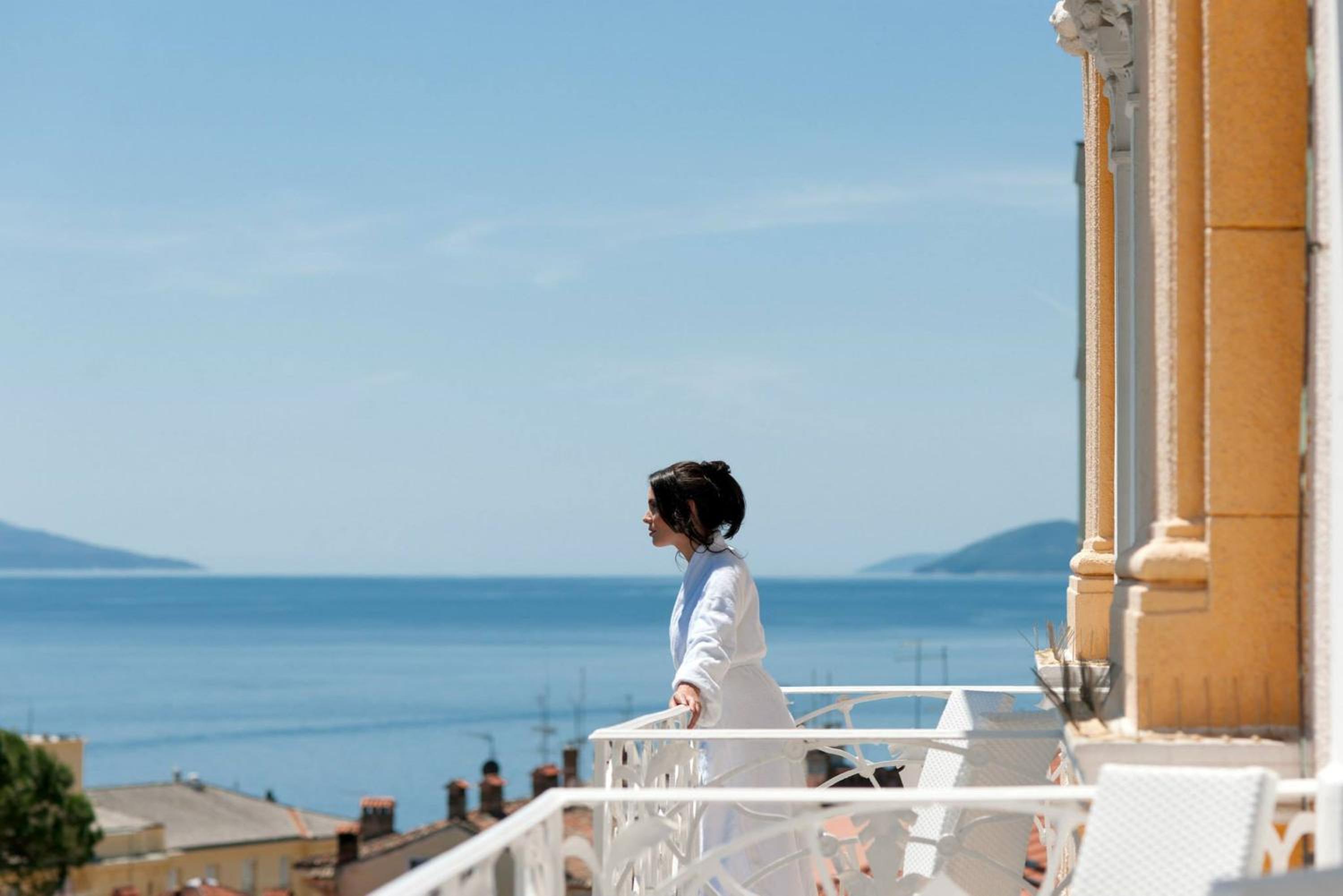Junior Suite with Sea View - Photo 11