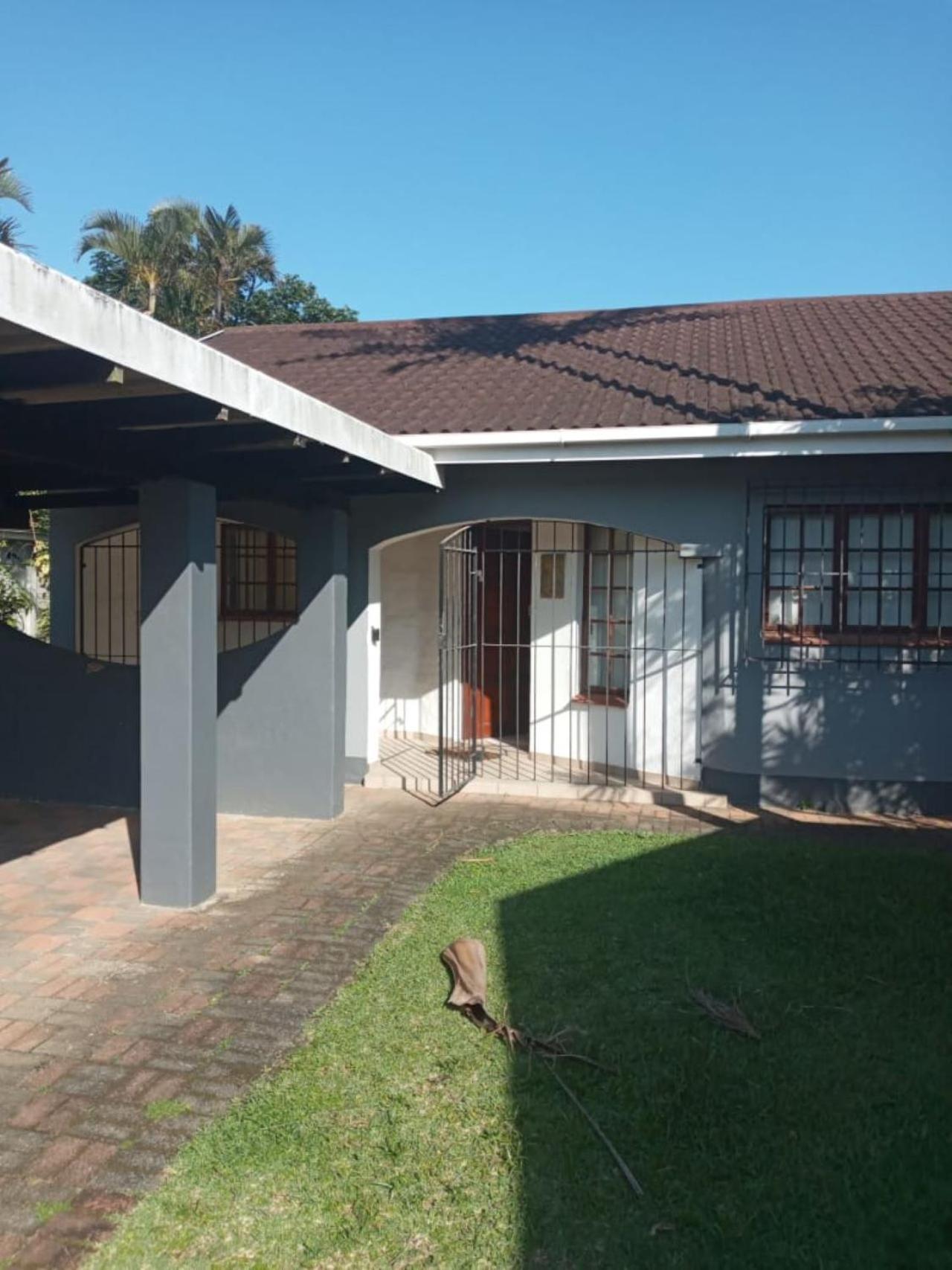 Four-Bedroom House photo 2