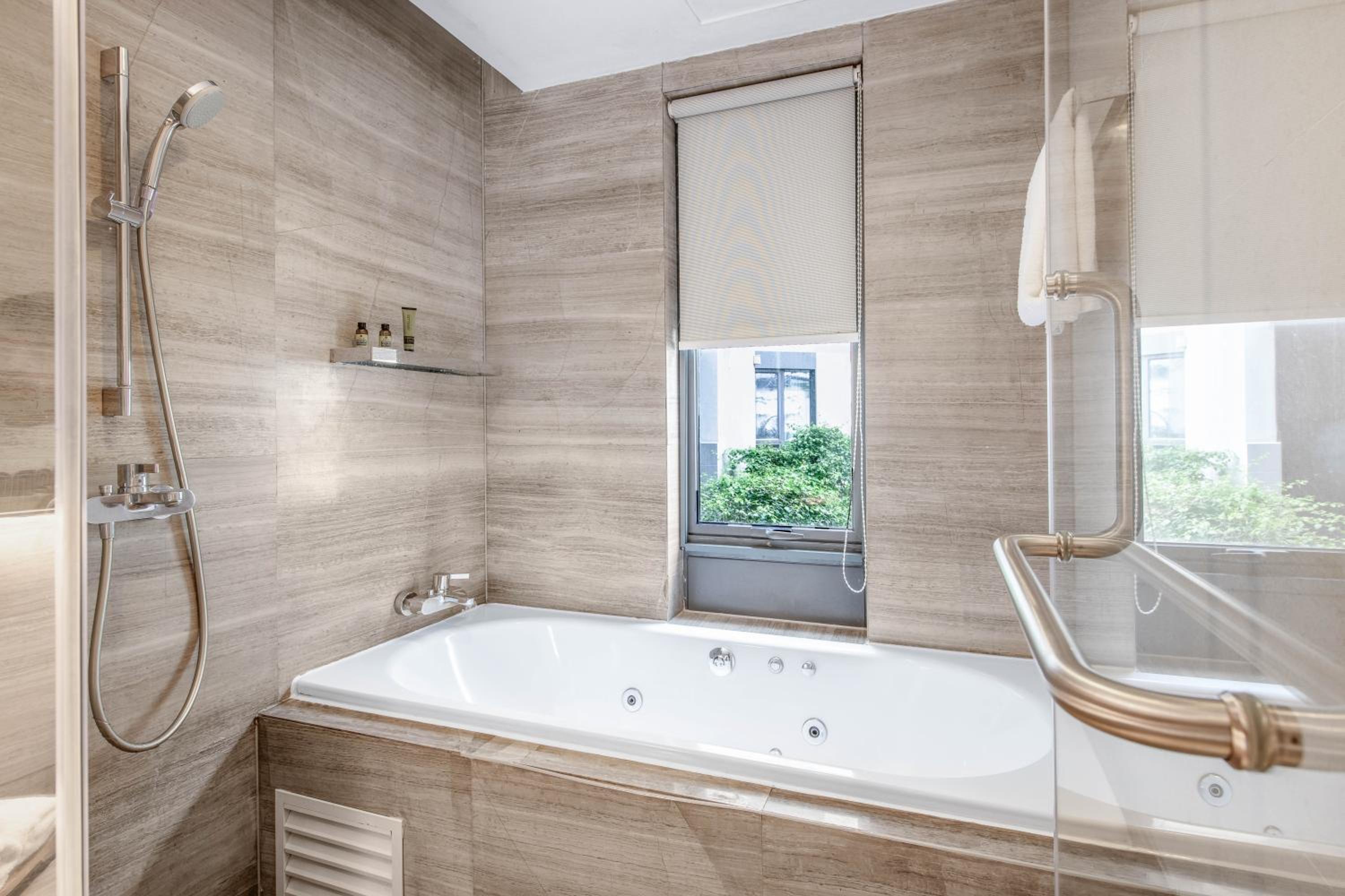 One-Bedroom Executive - Photo 2