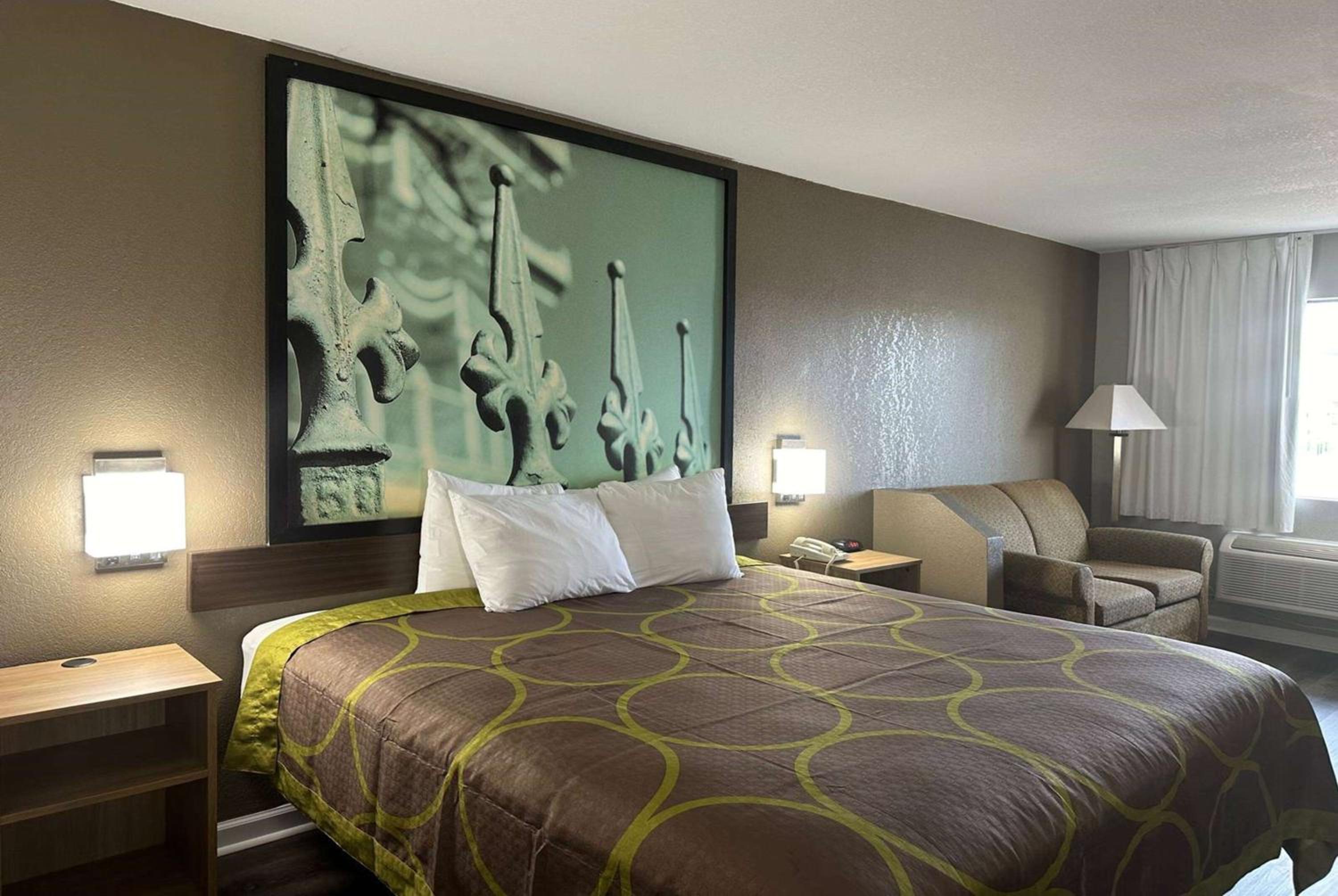 King Room - Non-Smoking - Photo 2