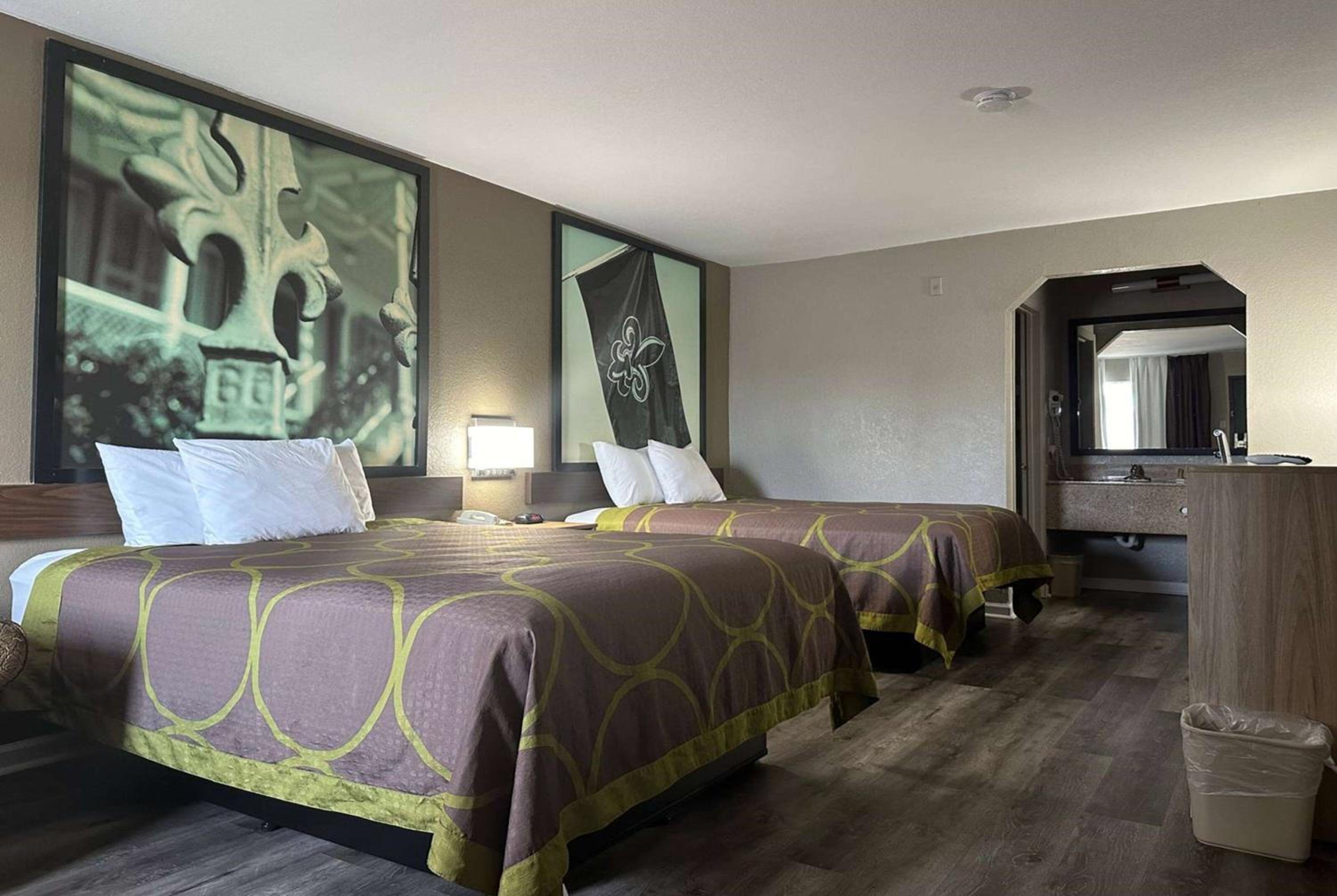 Queen Room with Two Queen Beds - Non-Smoking - Photo 1