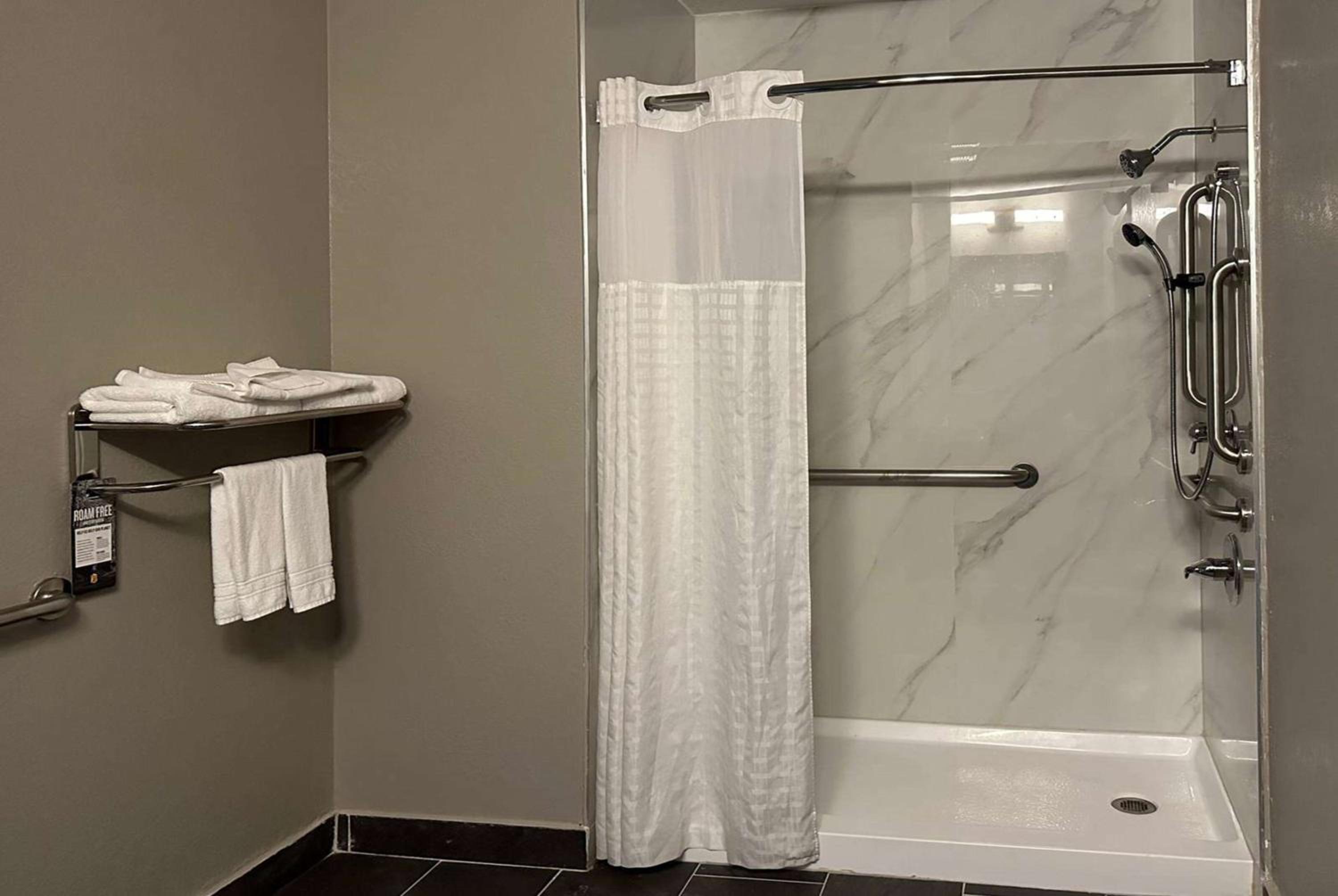King Room - Mobility Access/Non-Smoking - Photo 3