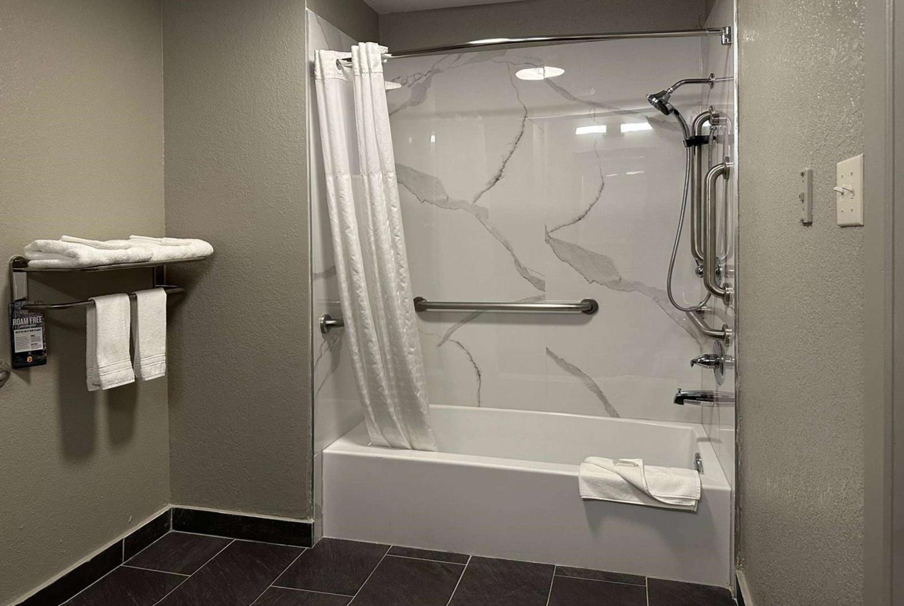 King Room - Mobility Access/Non-Smoking - Photo 5