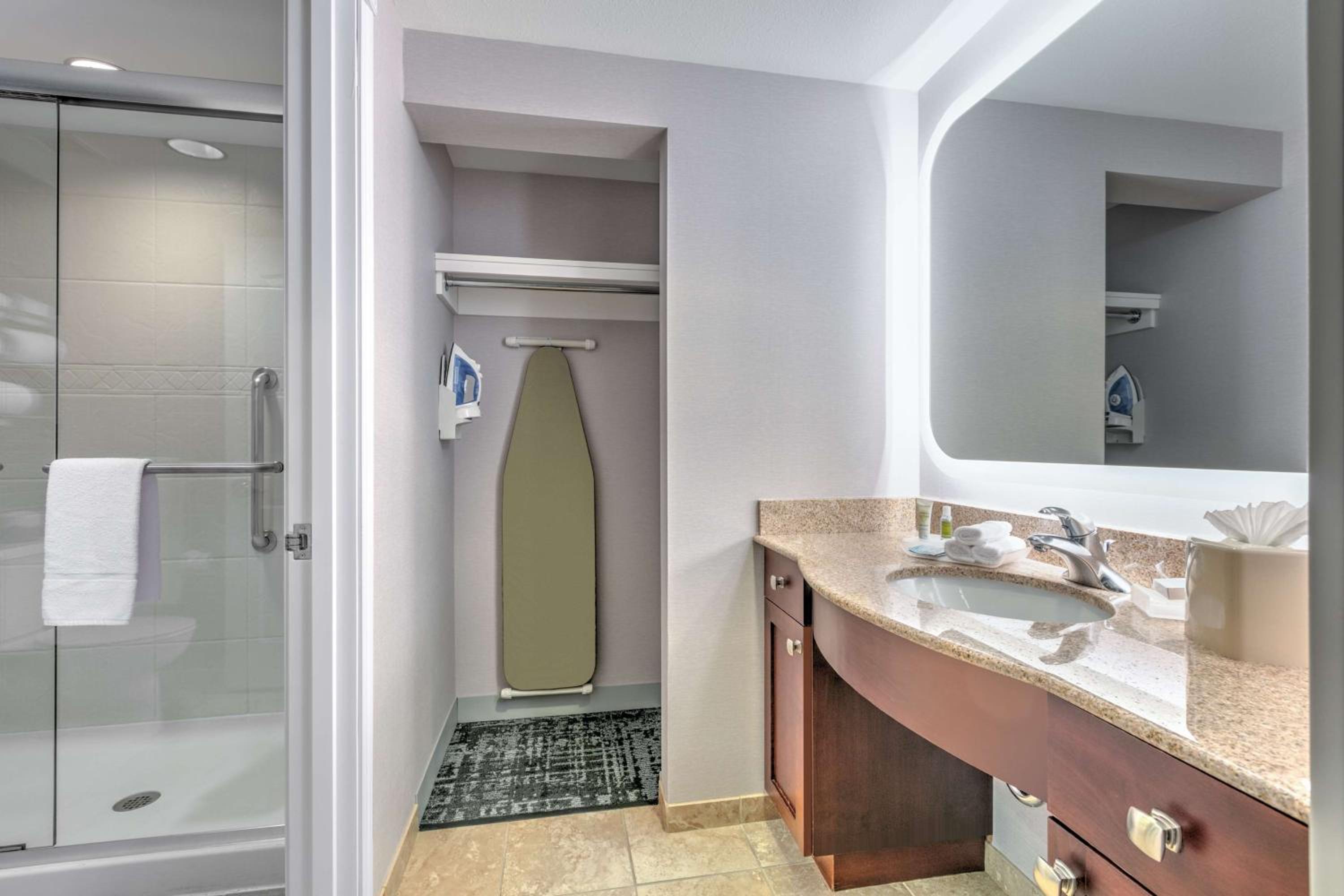 King Studio Suite - Non-Smoking - Photo 3