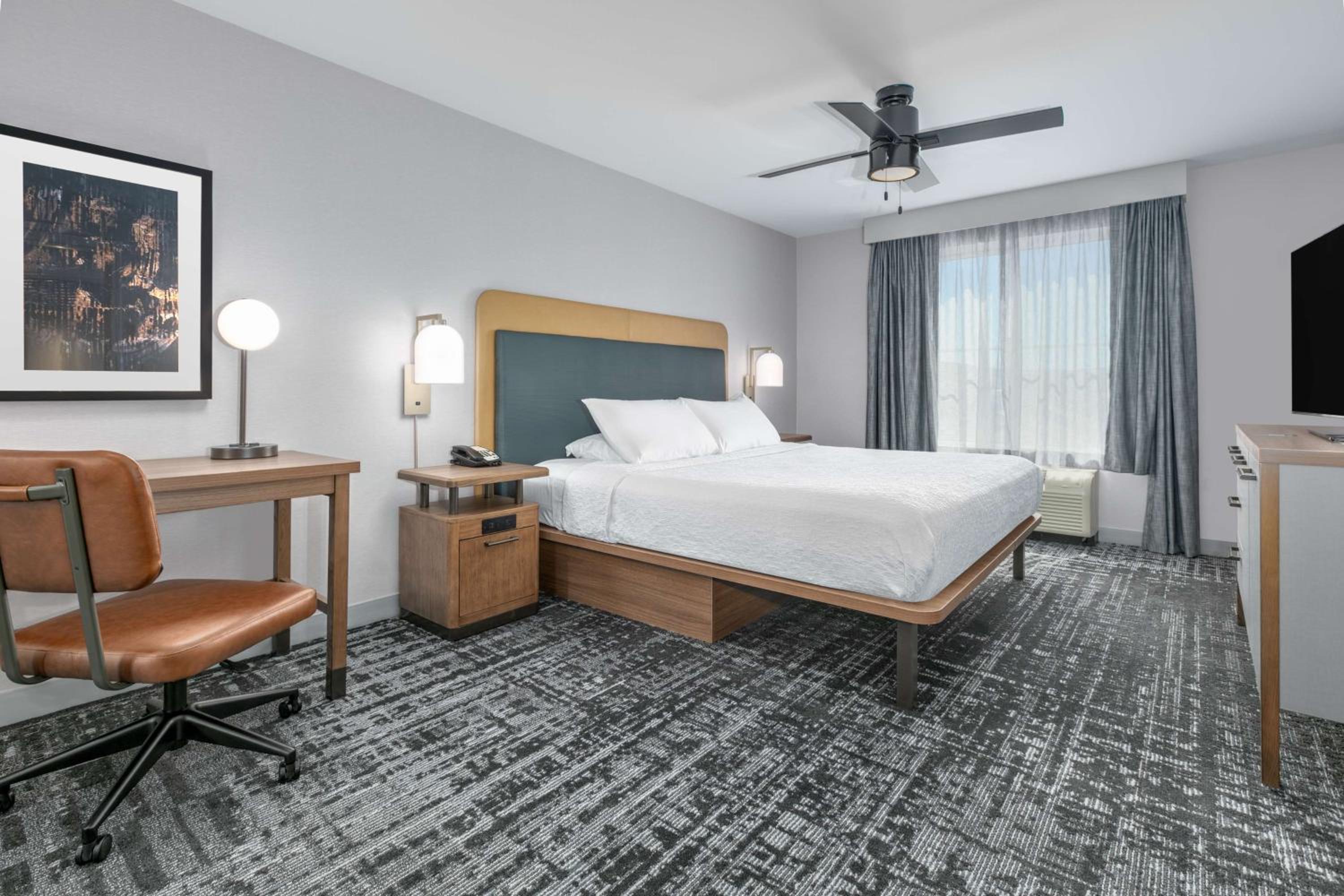 Two-Bedroom Suite - Photo 4