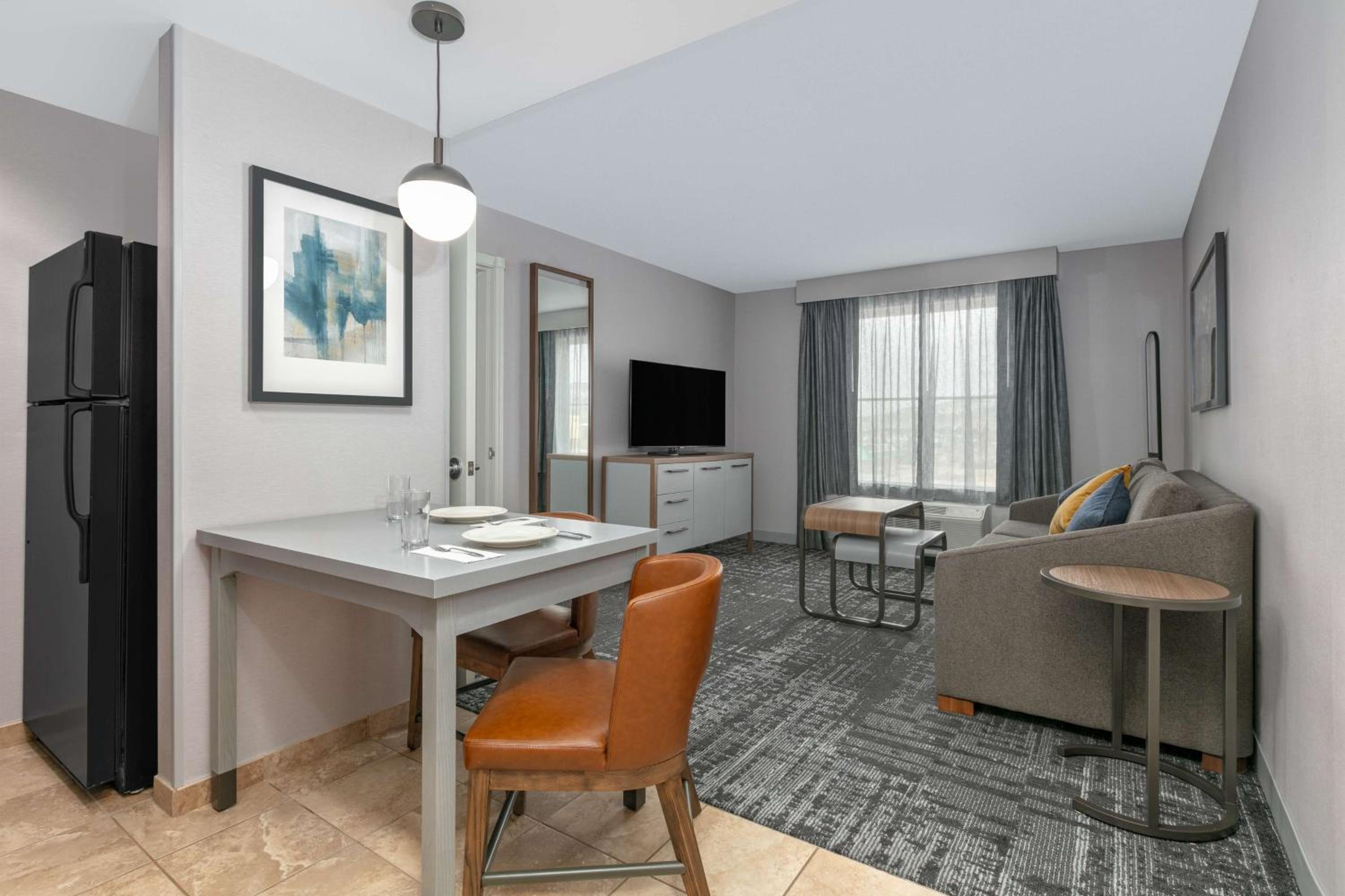 One-Bedroom King Suite - Non-Smoking - Photo 2