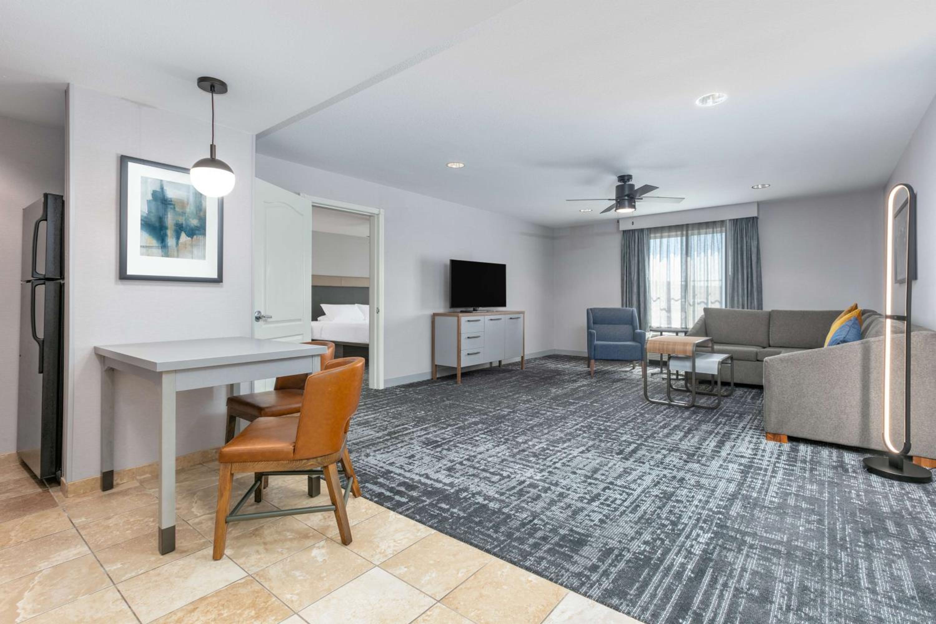 Two-Bedroom Suite - Photo 2