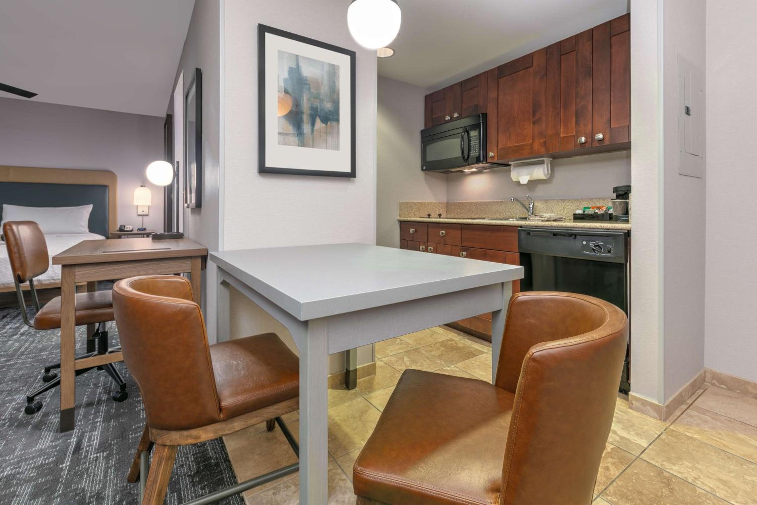 One-Bedroom King Suite - Non-Smoking - Photo 4