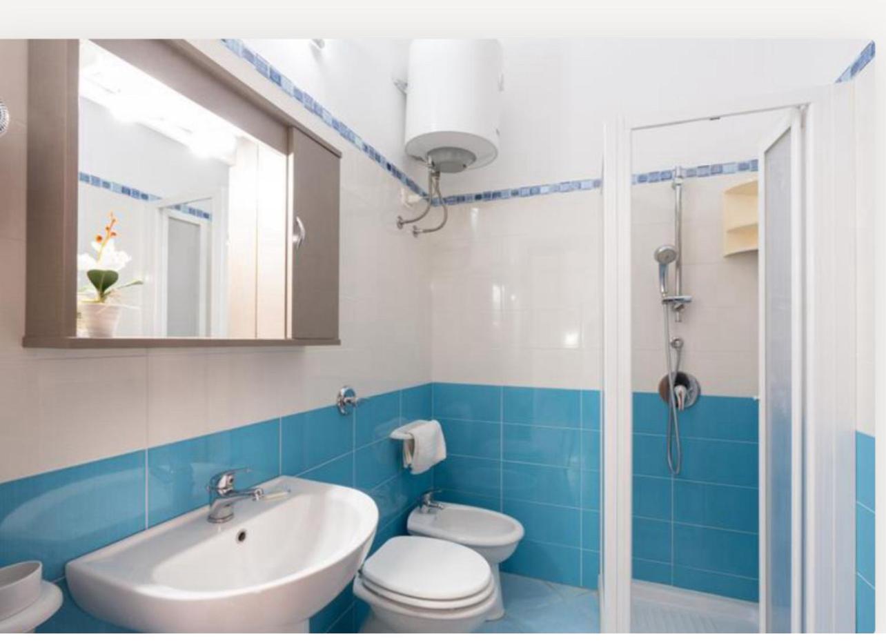 Double Room with Private Bathroom - Photo 3