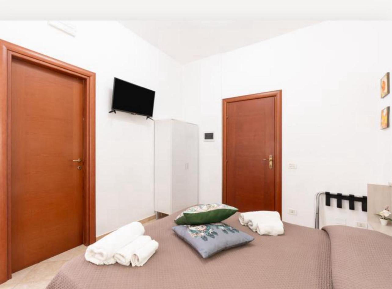 Double Room - Photo 6