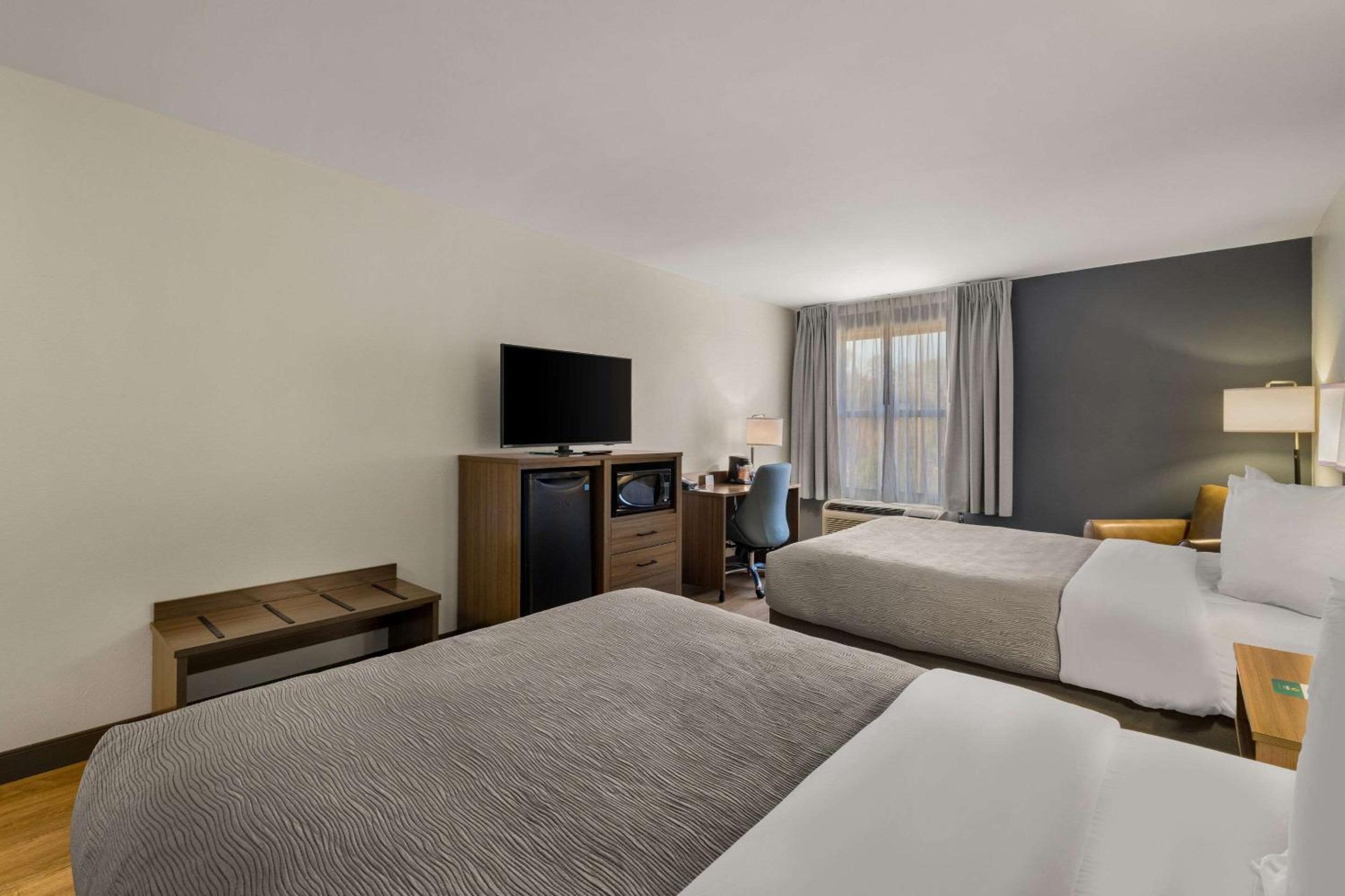 Double Room with Two Double Beds - Photo 3