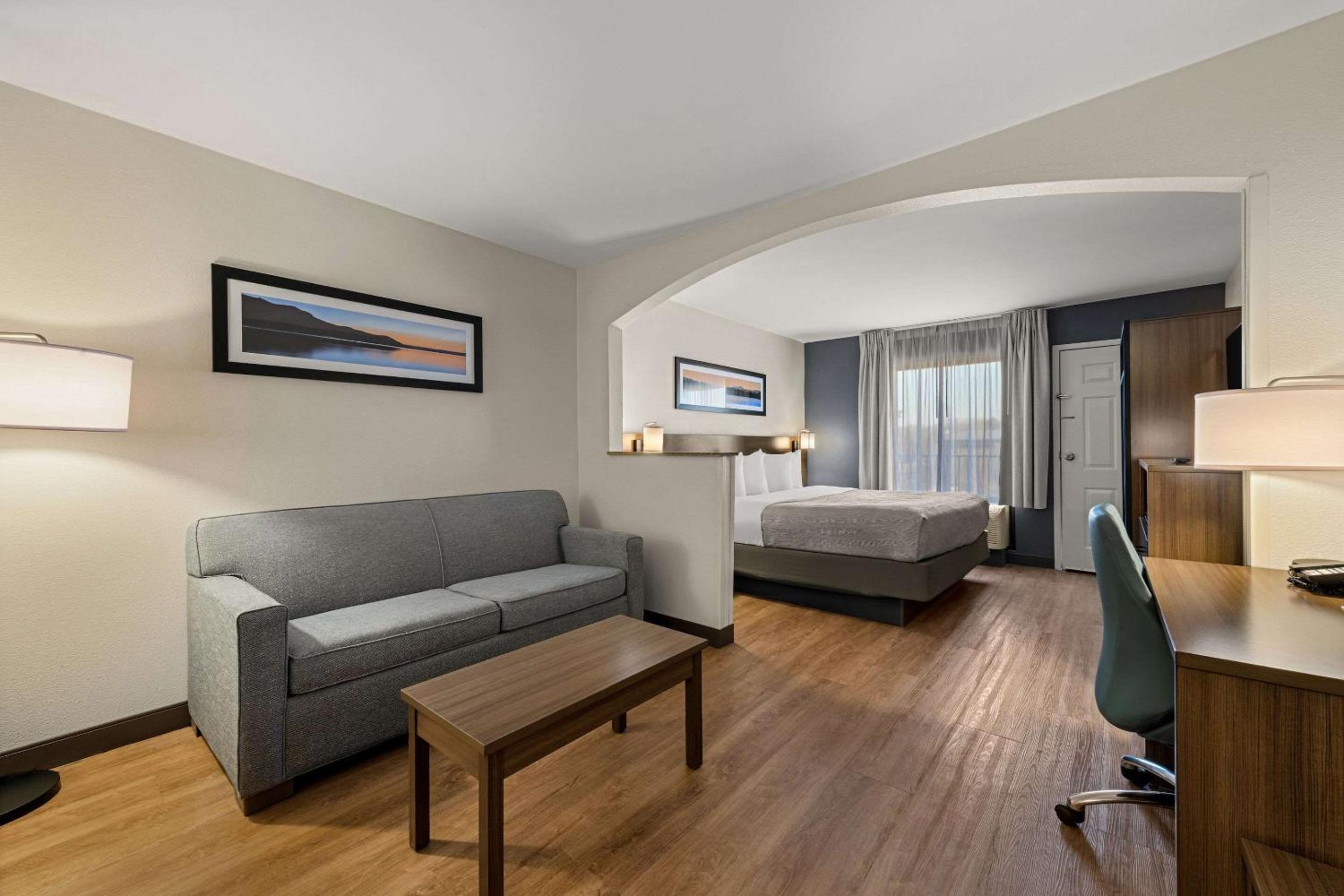 King Suite - Photo 1