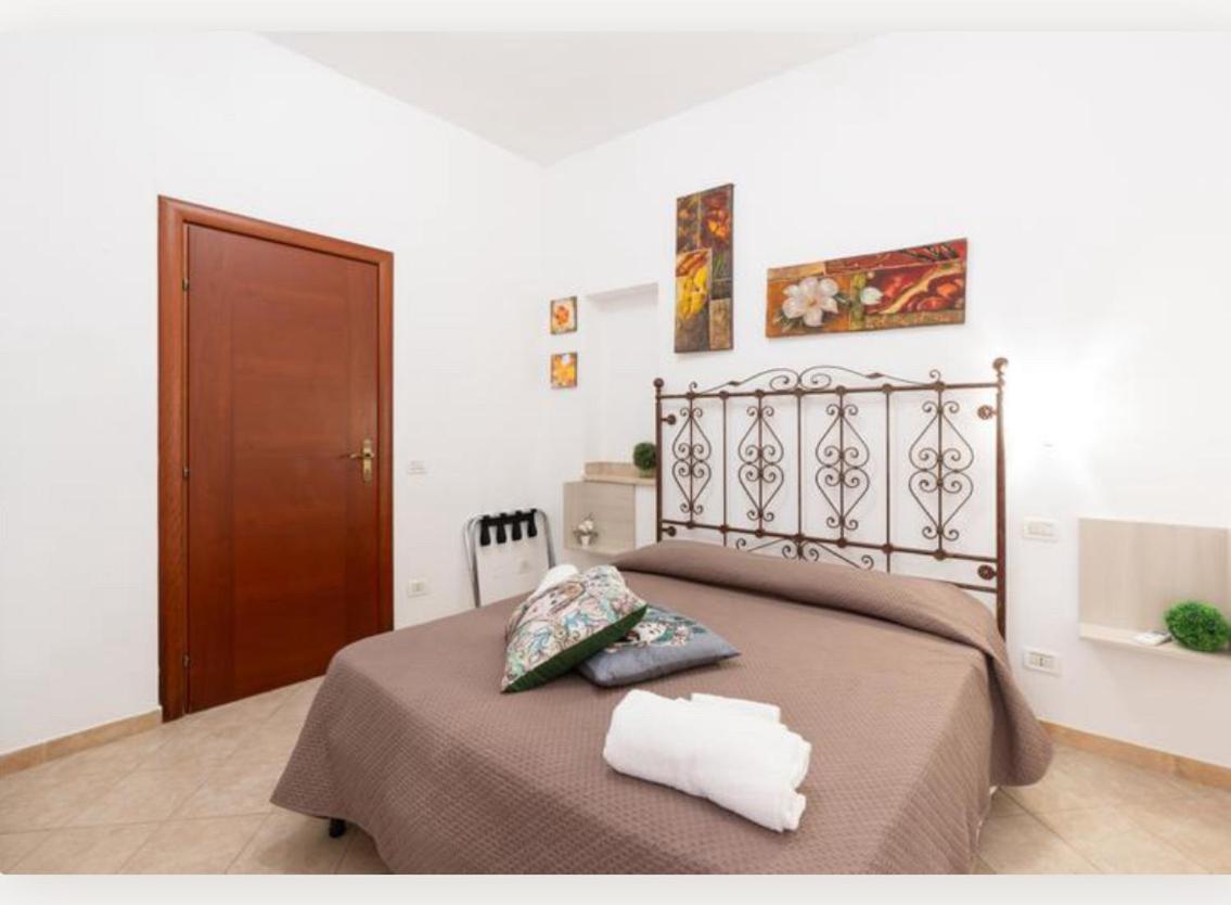 Double Room - Photo 7