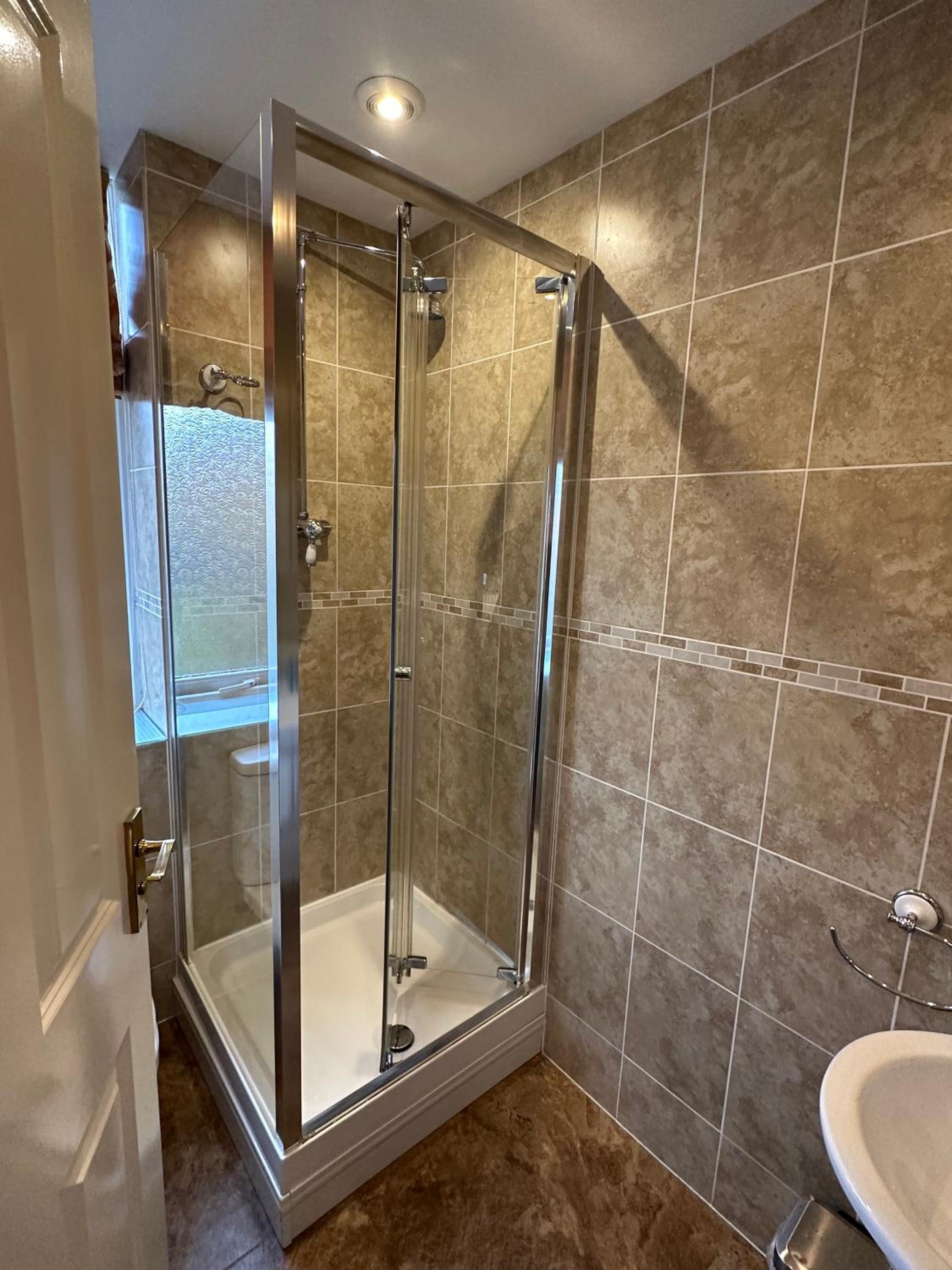 Deluxe Double/Triple Room Ensuite - Photo 4