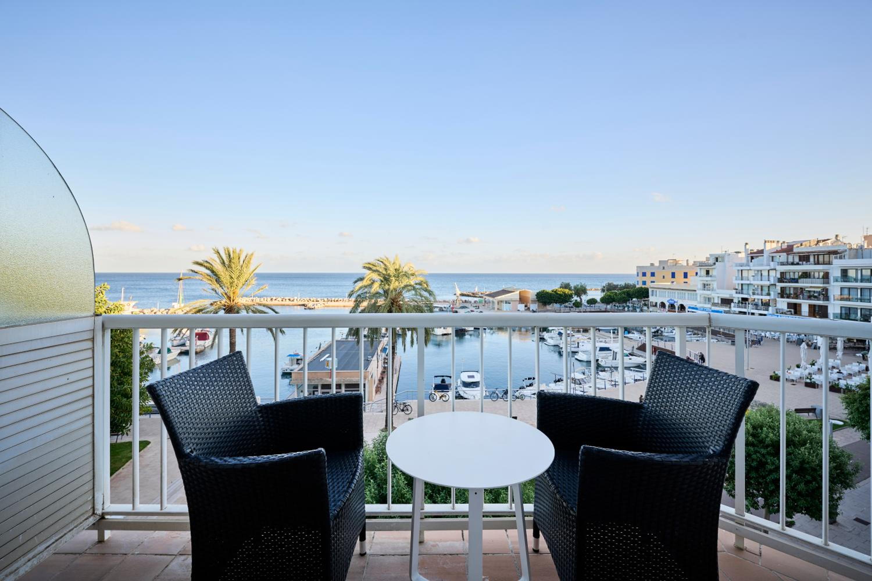 Superior Double Room with Sea View - Photo 6